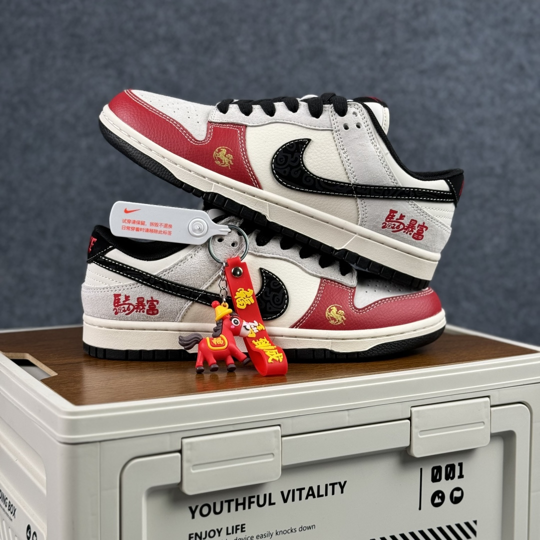 280 NIKE DUNK SB LOW 全新配色 马年限定 ZH2598-803-Chinese UA Cheap High Quatity Brand Clothes Bags handbags Sneakers wholesale wholesaler seller from China Factory suppliers Fashion Clothing Shoes best Quality Beautiful Price 280 NIKE DUNK SB LOW 全新配色 马年限定 ZH2598-803