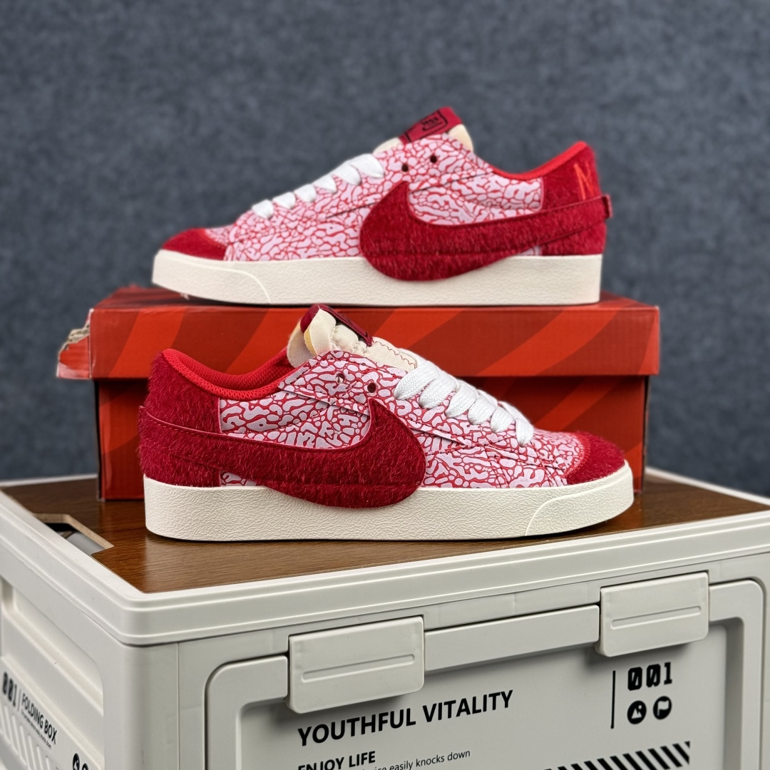 160 Nike Blazer Low '77 Jumbo 马年限定 定制开拓者 低帮休闲运动板鞋 QD1470-142-Chinese UA Cheap High Quatity Brand Clothes Bags handbags Sneakers wholesale wholesaler seller from China Factory suppliers Fashion Clothing Shoes best Quality Beautiful Price 160 Nike Blazer Low '77 Jumbo 马年限定 定制开拓者 低帮休闲运动板鞋 QD1470-142