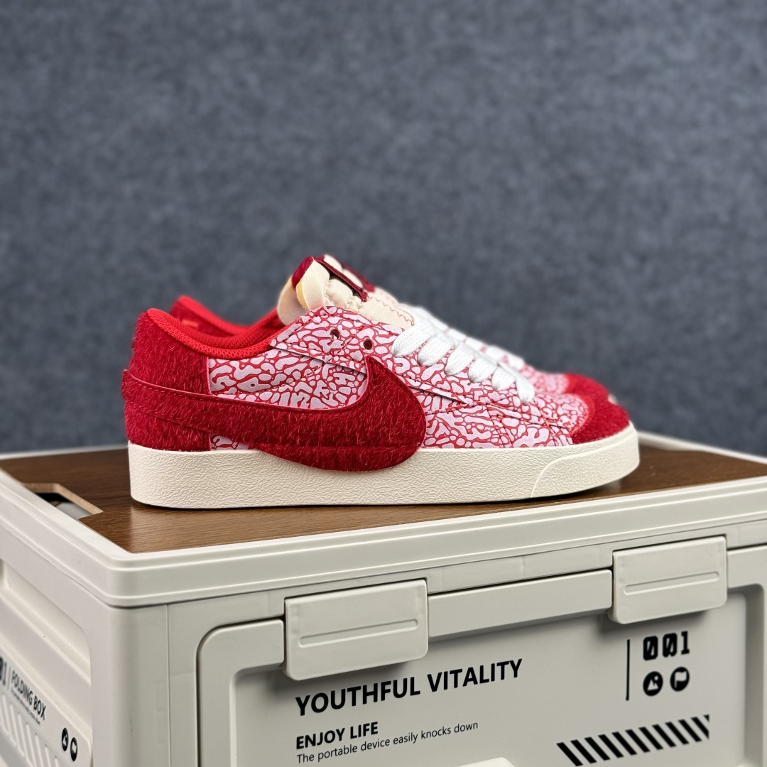 160 Nike Blazer Low '77 Jumbo 马年限定 定制开拓者 低帮休闲运动板鞋 QD1470-142-Chinese UA Cheap High Quatity Brand Clothes Bags handbags Sneakers wholesale wholesaler seller from China Factory suppliers Fashion Clothing Shoes best Quality Beautiful Price 160 Nike Blazer Low '77 Jumbo 马年限定 定制开拓者 低帮休闲运动板鞋 QD1470-142