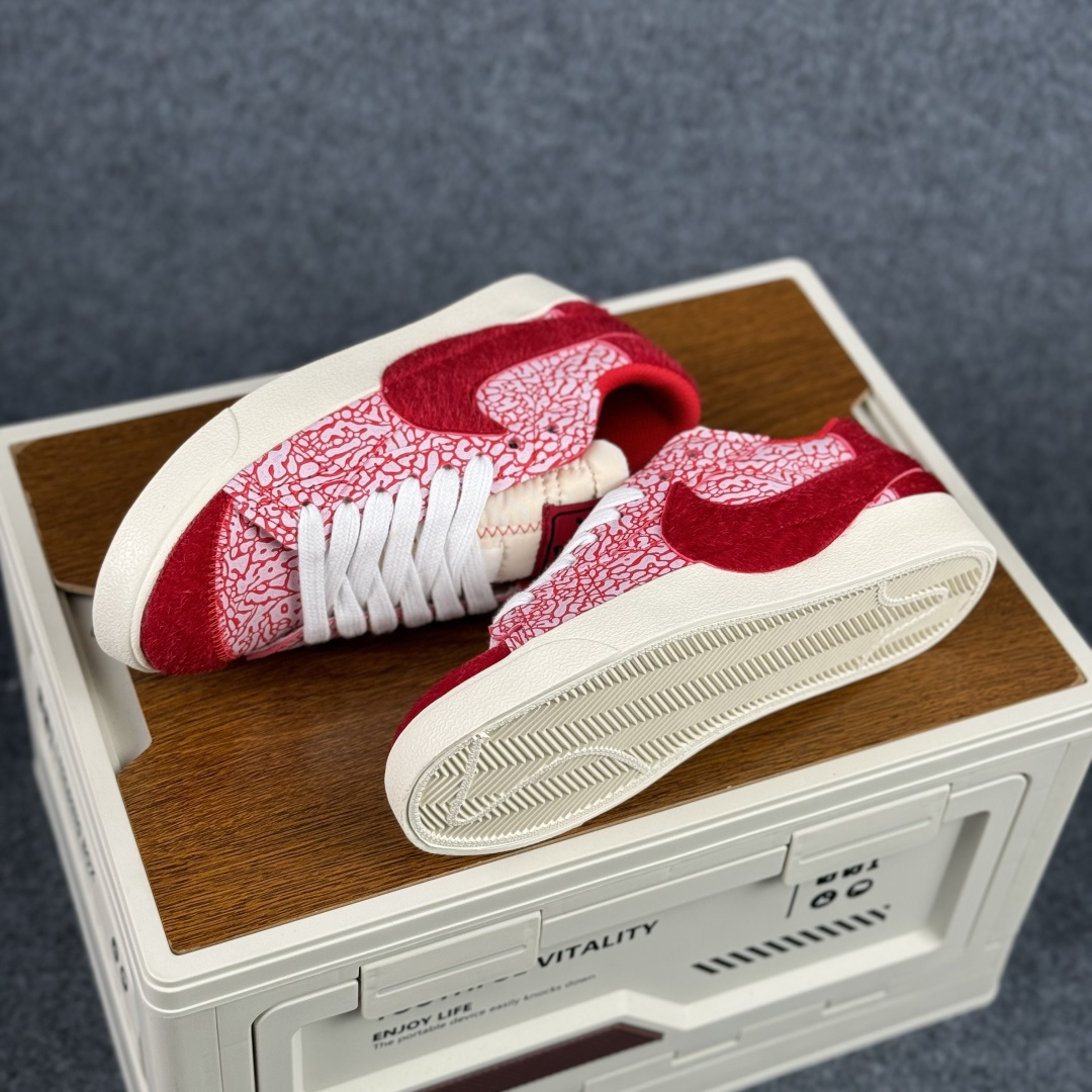 160 Nike Blazer Low '77 Jumbo 马年限定 定制开拓者 低帮休闲运动板鞋 QD1470-142-Chinese UA Cheap High Quatity Brand Clothes Bags handbags Sneakers wholesale wholesaler seller from China Factory suppliers Fashion Clothing Shoes best Quality Beautiful Price 160 Nike Blazer Low '77 Jumbo 马年限定 定制开拓者 低帮休闲运动板鞋 QD1470-142