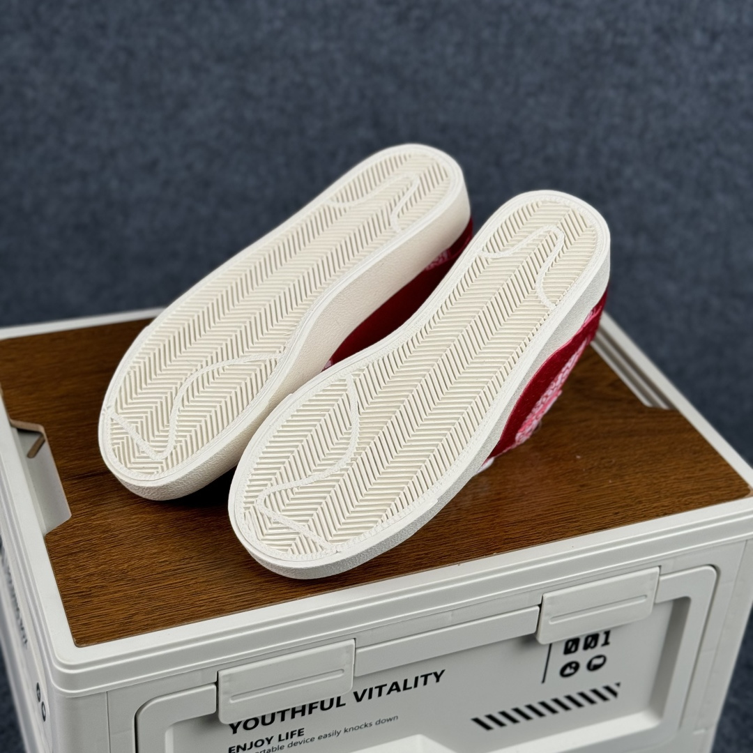 160 Nike Blazer Low '77 Jumbo 马年限定 定制开拓者 低帮休闲运动板鞋 QD1470-142-Chinese UA Cheap High Quatity Brand Clothes Bags handbags Sneakers wholesale wholesaler seller from China Factory suppliers Fashion Clothing Shoes best Quality Beautiful Price 160 Nike Blazer Low '77 Jumbo 马年限定 定制开拓者 低帮休闲运动板鞋 QD1470-142
