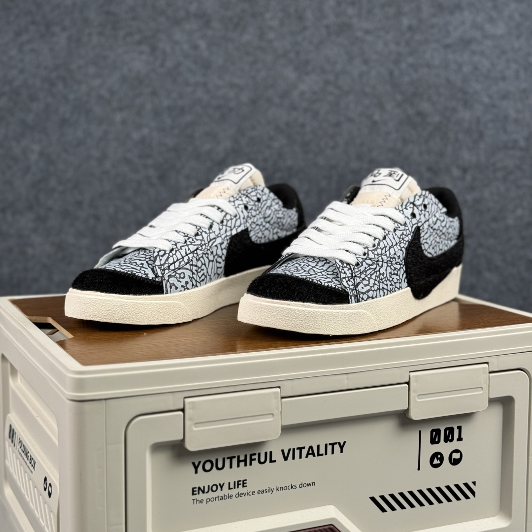 160 Nike Blazer Low '77 Jumbo 马年限定 定制开拓者 低帮休闲运动板鞋 QD1470-131-Chinese UA Cheap High Quatity Brand Clothes Bags handbags Sneakers wholesale wholesaler seller from China Factory suppliers Fashion Clothing Shoes best Quality Beautiful Price 160 Nike Blazer Low '77 Jumbo 马年限定 定制开拓者 低帮休闲运动板鞋 QD1470-131