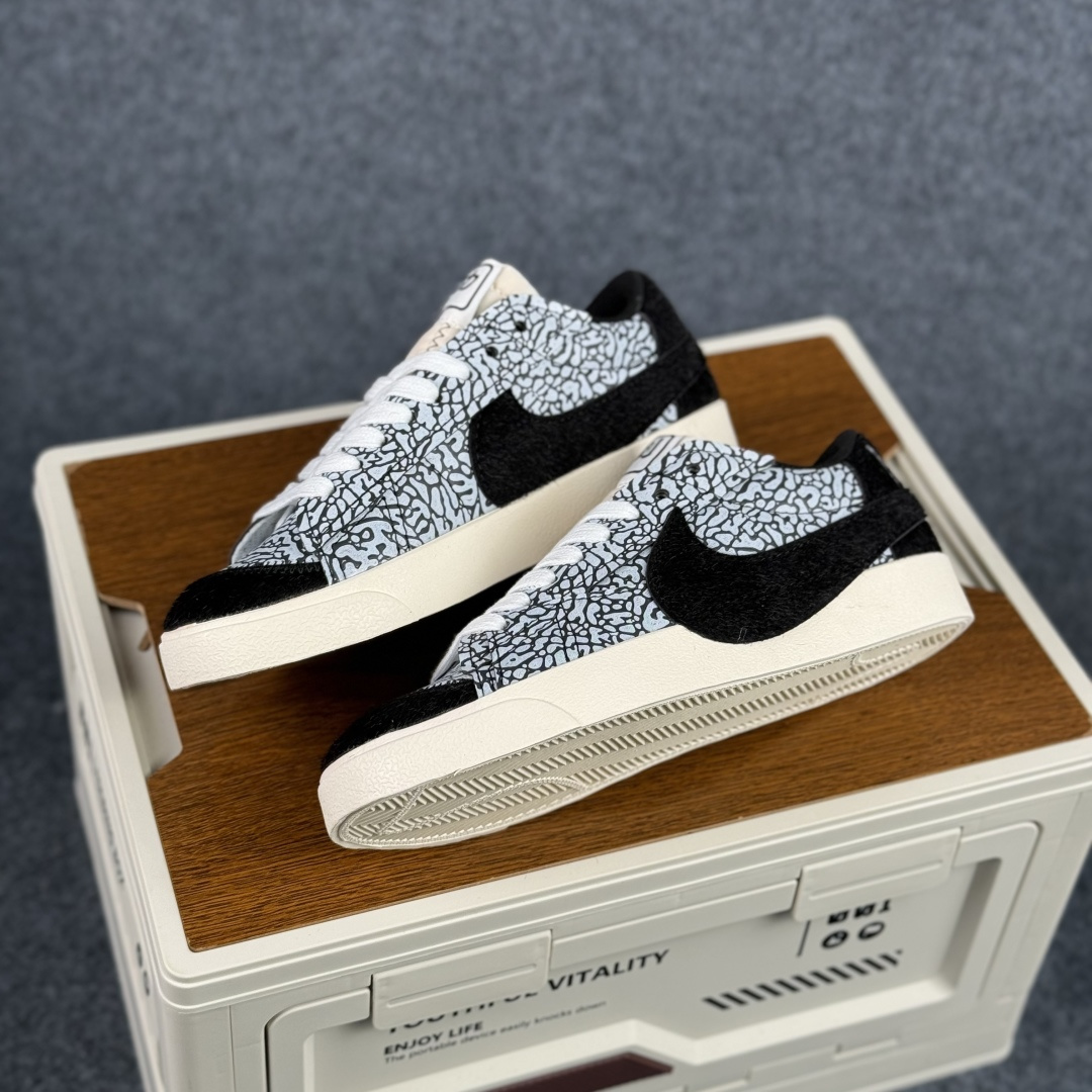 160 Nike Blazer Low '77 Jumbo 马年限定 定制开拓者 低帮休闲运动板鞋 QD1470-131-Chinese UA Cheap High Quatity Brand Clothes Bags handbags Sneakers wholesale wholesaler seller from China Factory suppliers Fashion Clothing Shoes best Quality Beautiful Price 160 Nike Blazer Low '77 Jumbo 马年限定 定制开拓者 低帮休闲运动板鞋 QD1470-131