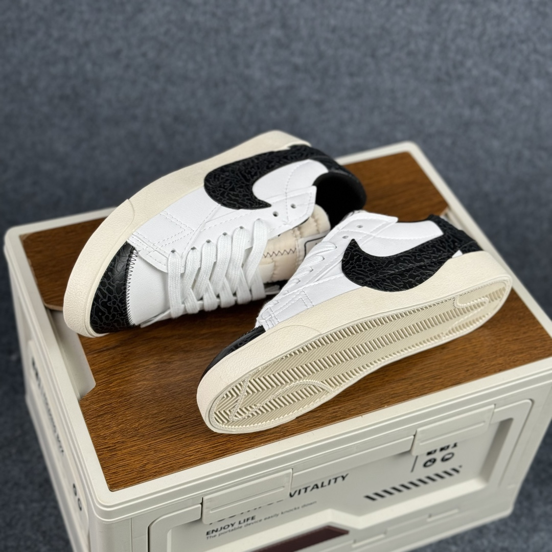 160 Nike Blazer Low '77 Jumbo 马年限定 定制开拓者 低帮休闲运动板鞋 QD1470-140-Chinese UA Cheap High Quatity Brand Clothes Bags handbags Sneakers wholesale wholesaler seller from China Factory suppliers Fashion Clothing Shoes best Quality Beautiful Price 160 Nike Blazer Low '77 Jumbo 马年限定 定制开拓者 低帮休闲运动板鞋 QD1470-140