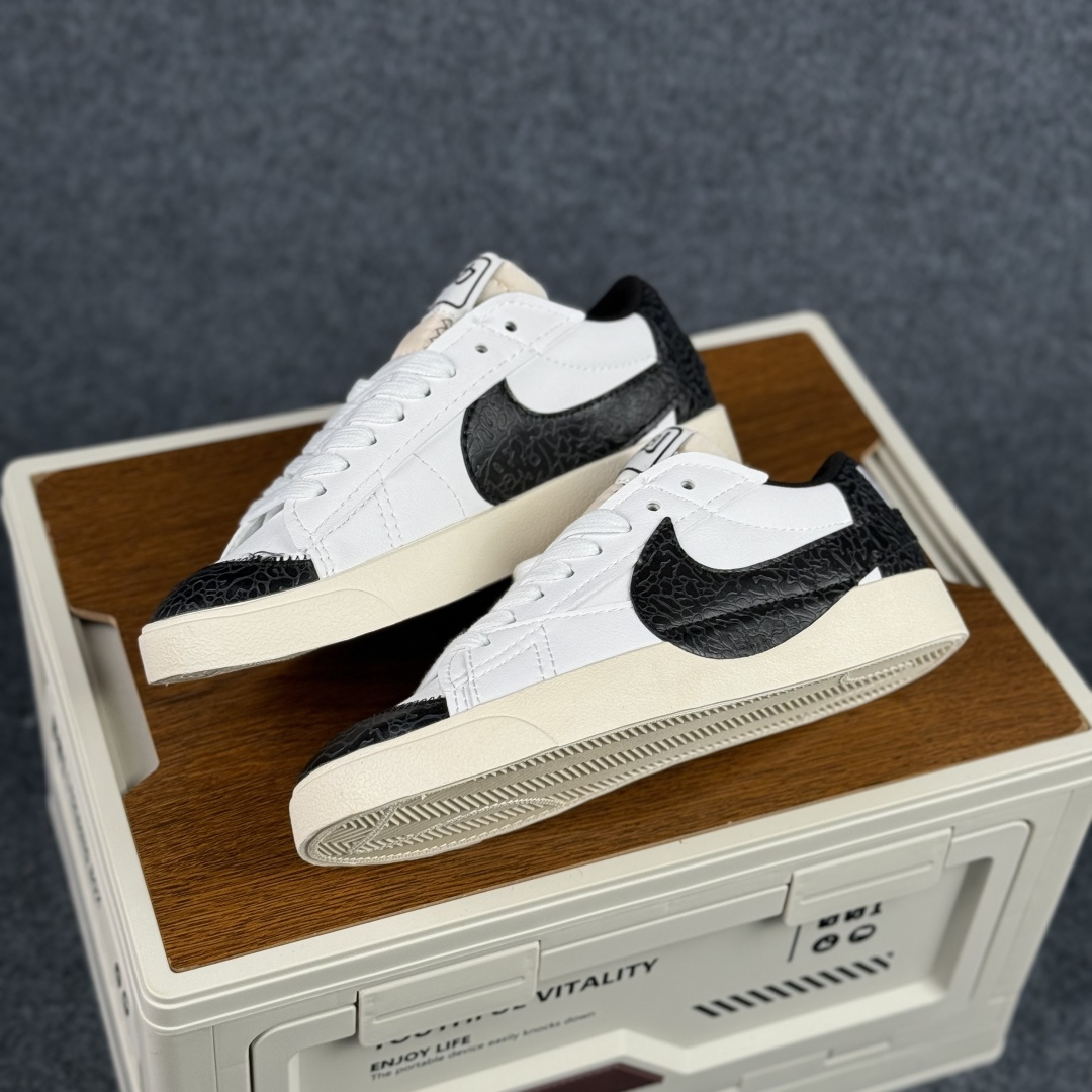 160 Nike Blazer Low '77 Jumbo 马年限定 定制开拓者 低帮休闲运动板鞋 QD1470-140-Chinese UA Cheap High Quatity Brand Clothes Bags handbags Sneakers wholesale wholesaler seller from China Factory suppliers Fashion Clothing Shoes best Quality Beautiful Price 160 Nike Blazer Low '77 Jumbo 马年限定 定制开拓者 低帮休闲运动板鞋 QD1470-140