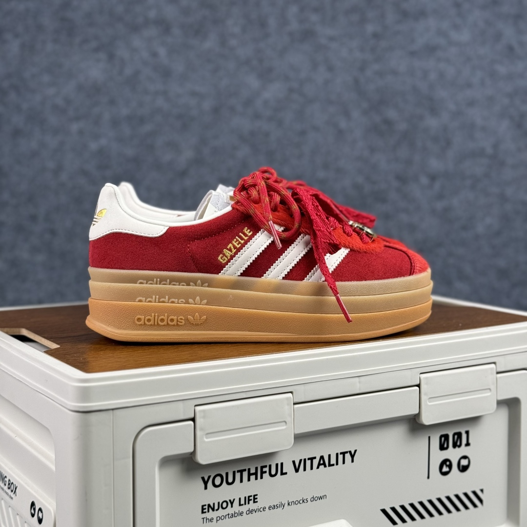 200 Adidas originals GAZELLE CNY新年款 马年限定 经典运动 德训鞋 女款 KJ4293-Chinese UA Cheap High Quatity Brand Clothes Bags handbags Sneakers wholesale wholesaler seller from China Factory suppliers Fashion Clothing Shoes best Quality Beautiful Price 200 Adidas originals GAZELLE CNY新年款 马年限定 经典运动 德训鞋 女款 KJ4293