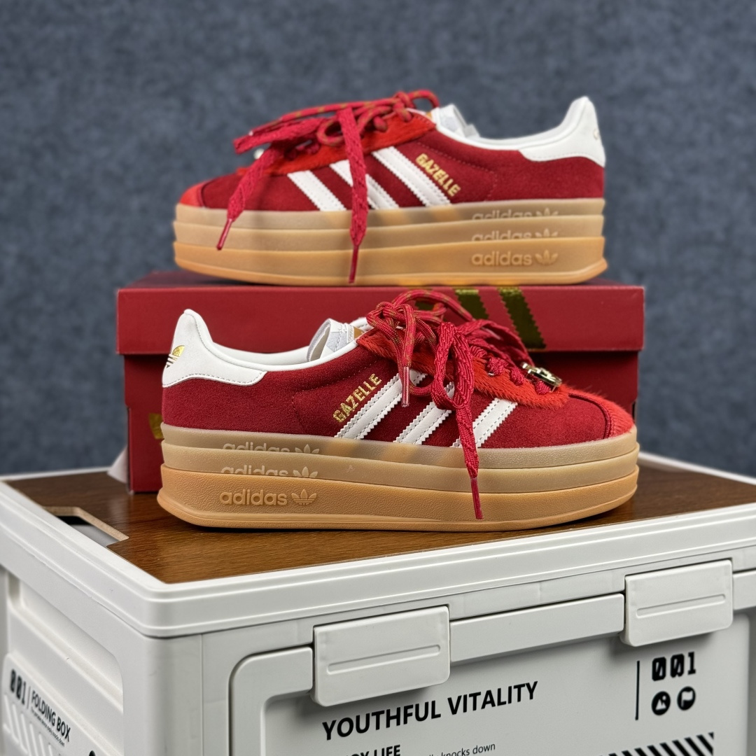 200 Adidas originals GAZELLE CNY新年款 马年限定 经典运动 德训鞋 女款 KJ4293-Chinese UA Cheap High Quatity Brand Clothes Bags handbags Sneakers wholesale wholesaler seller from China Factory suppliers Fashion Clothing Shoes best Quality Beautiful Price 200 Adidas originals GAZELLE CNY新年款 马年限定 经典运动 德训鞋 女款 KJ4293