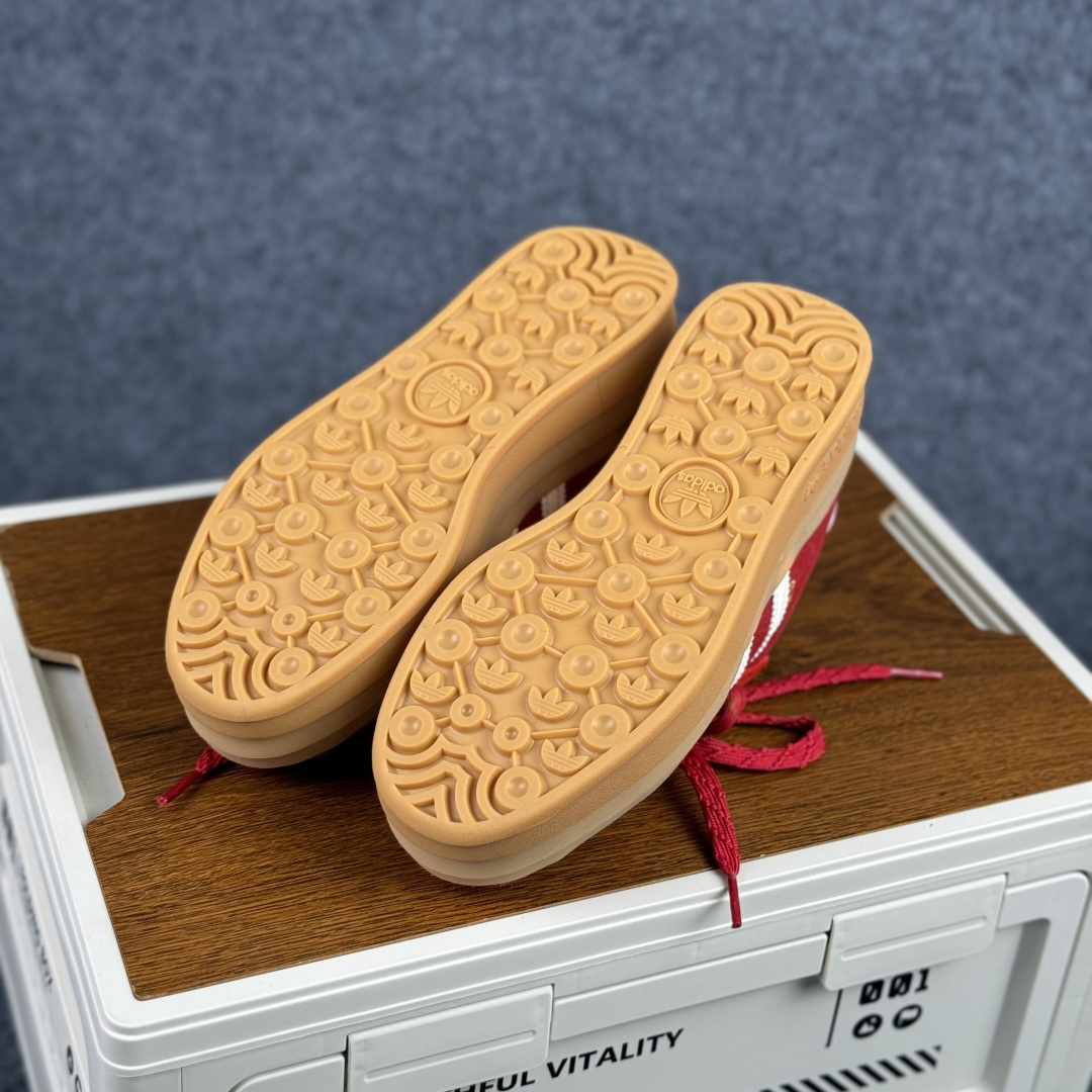 200 Adidas originals GAZELLE CNY新年款 马年限定 经典运动 德训鞋 女款 KJ4293-Chinese UA Cheap High Quatity Brand Clothes Bags handbags Sneakers wholesale wholesaler seller from China Factory suppliers Fashion Clothing Shoes best Quality Beautiful Price 200 Adidas originals GAZELLE CNY新年款 马年限定 经典运动 德训鞋 女款 KJ4293