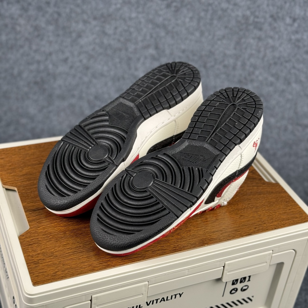 Nike Dunk Low 2026 丙午马年限定款 XD6188-053 Nike Dunk Low 2026 丙午马年限定款 XD6188-053
