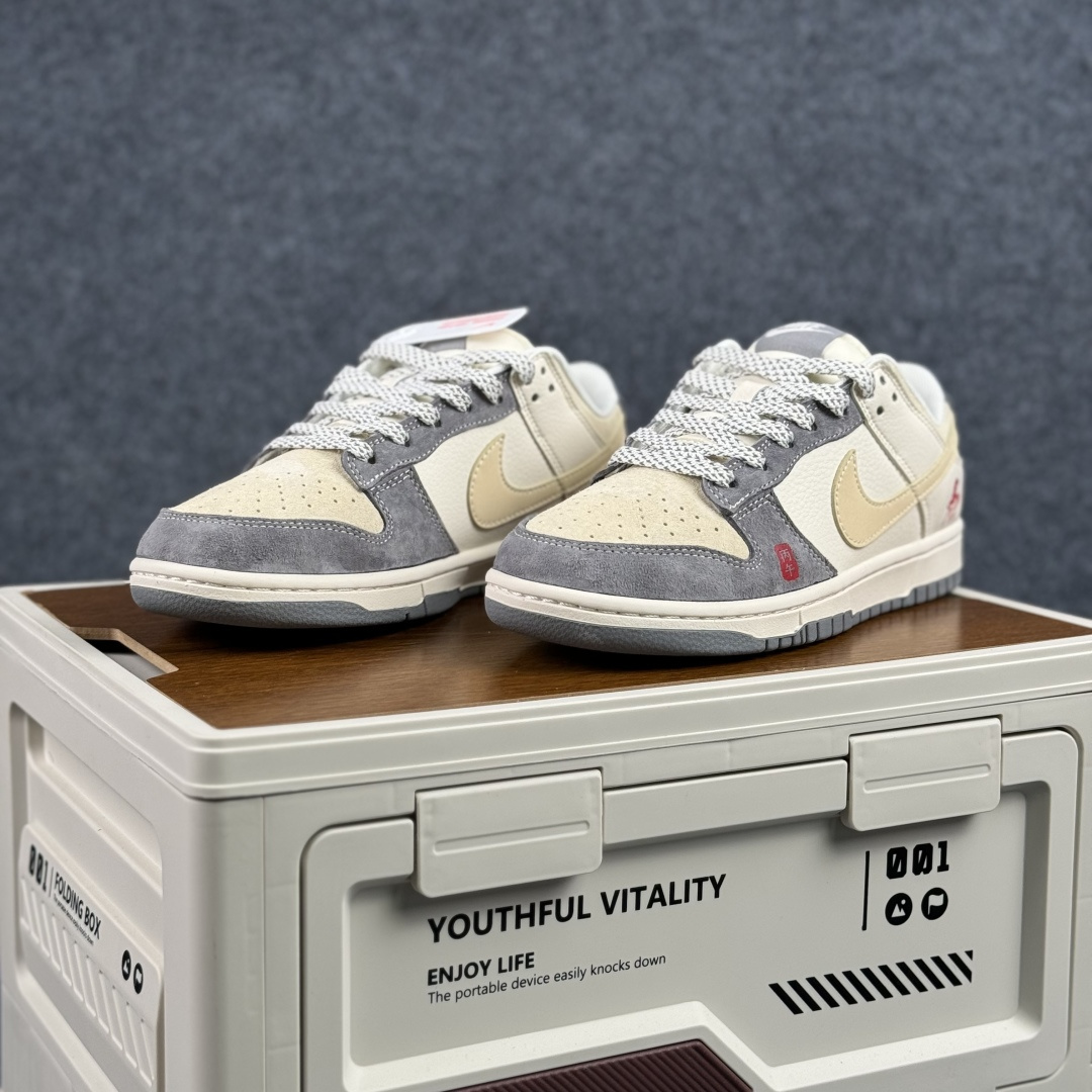 NIKE DUNK SB LOW 全新配色 马年限定 定制Dunk SB顾名思义 ZH2598-809 NIKE DUNK SB LOW 全新配色 马年限定 定制Dunk SB顾名思义 ZH2598-809