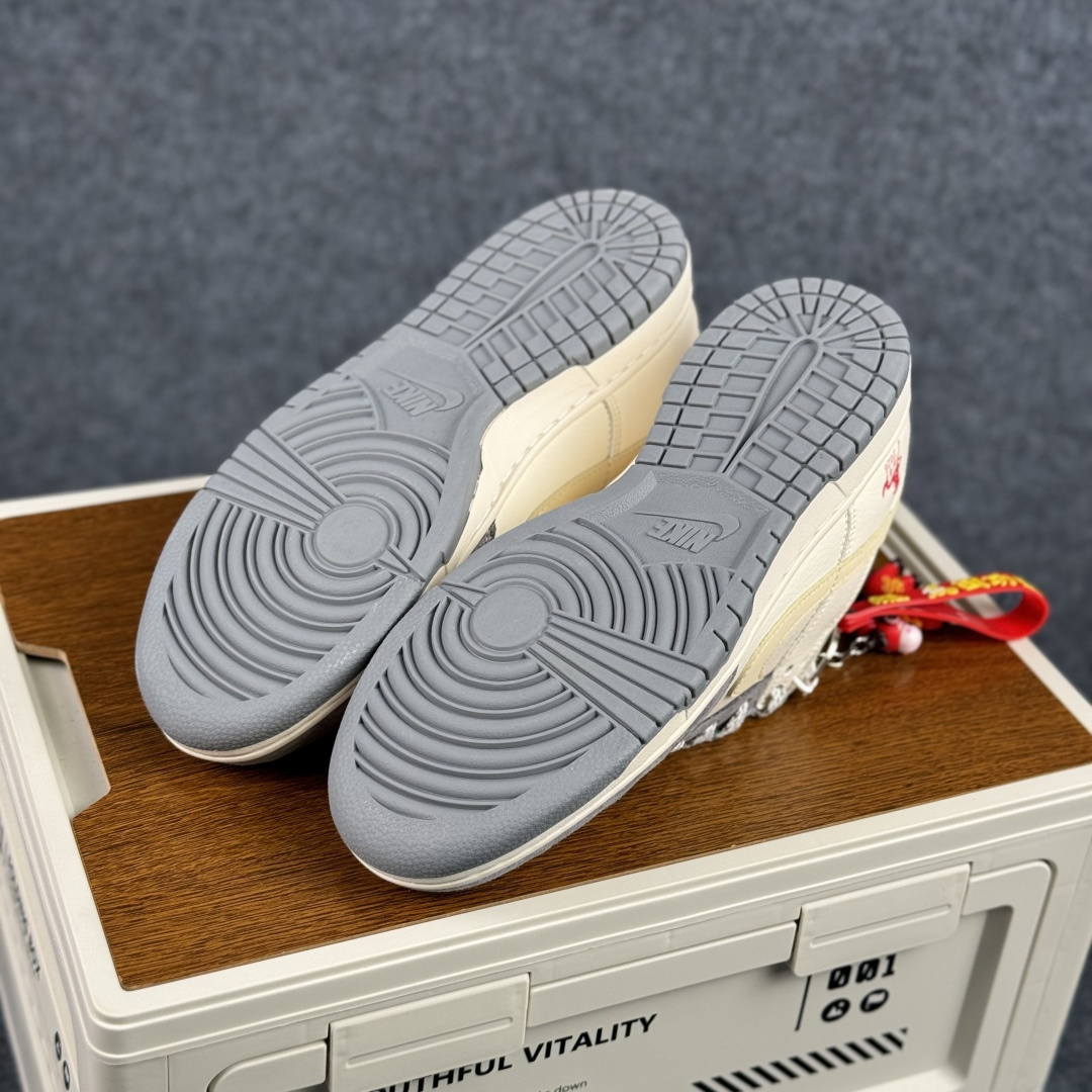 NIKE DUNK SB LOW 全新配色 马年限定 定制Dunk SB顾名思义 ZH2598-809 NIKE DUNK SB LOW 全新配色 马年限定 定制Dunk SB顾名思义 ZH2598-809