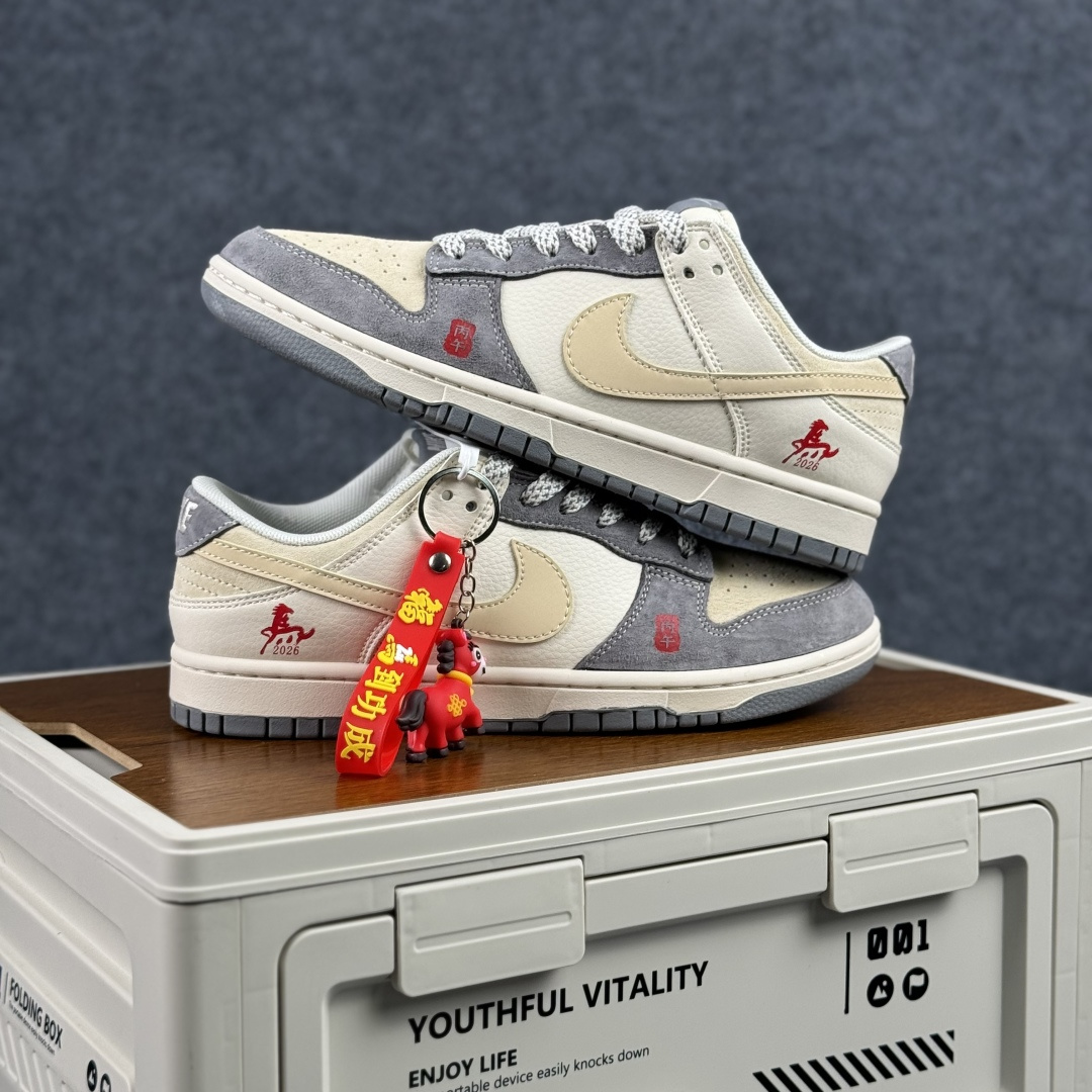 NIKE DUNK SB LOW 全新配色 马年限定 定制Dunk SB顾名思义 ZH2598-809 NIKE DUNK SB LOW 全新配色 马年限定 定制Dunk SB顾名思义 ZH2598-809