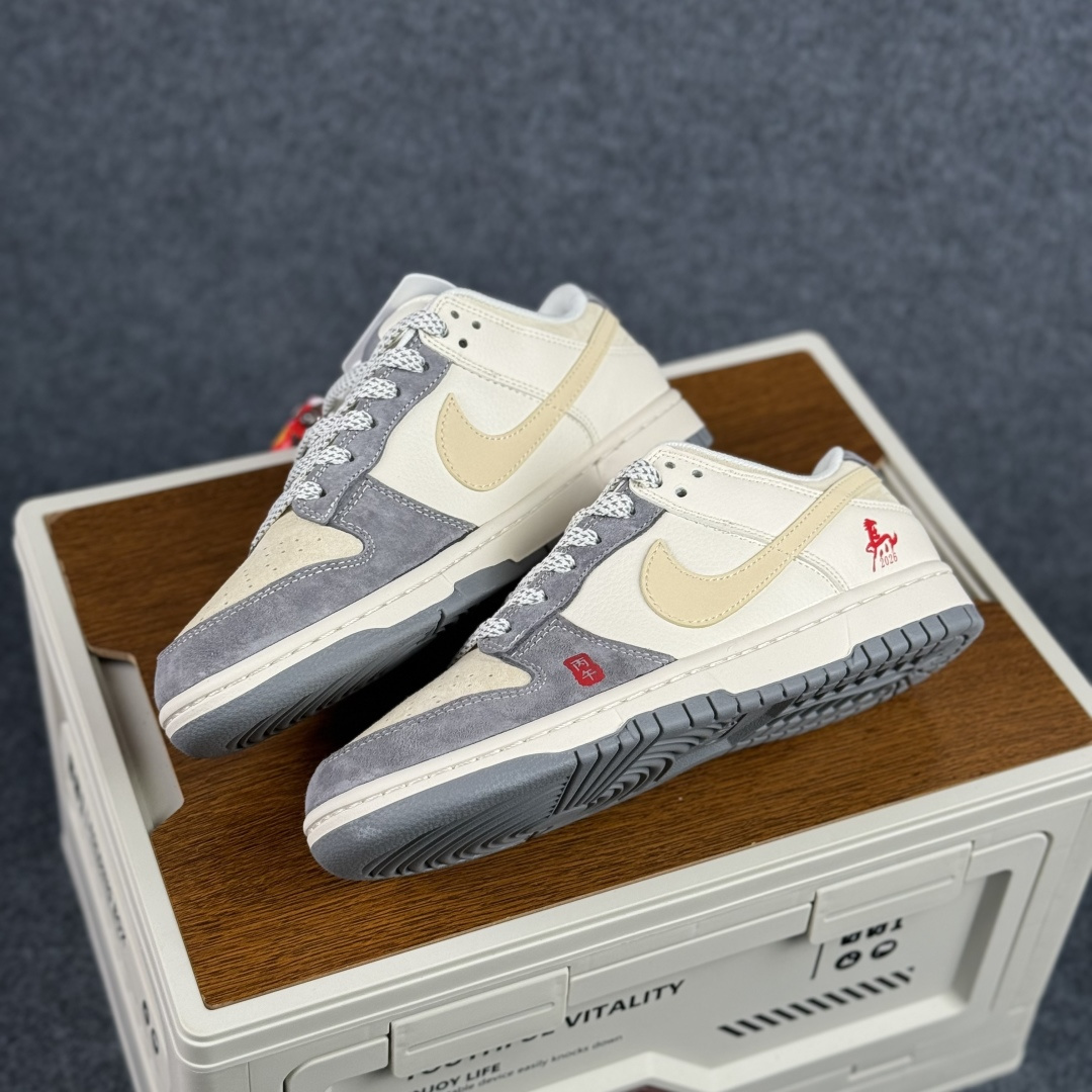 NIKE DUNK SB LOW 全新配色 马年限定 定制Dunk SB顾名思义 ZH2598-809 NIKE DUNK SB LOW 全新配色 马年限定 定制Dunk SB顾名思义 ZH2598-809