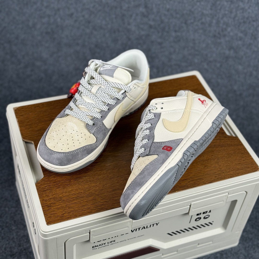 NIKE DUNK SB LOW 全新配色 马年限定 定制Dunk SB顾名思义 ZH2598-809 NIKE DUNK SB LOW 全新配色 马年限定 定制Dunk SB顾名思义 ZH2598-809