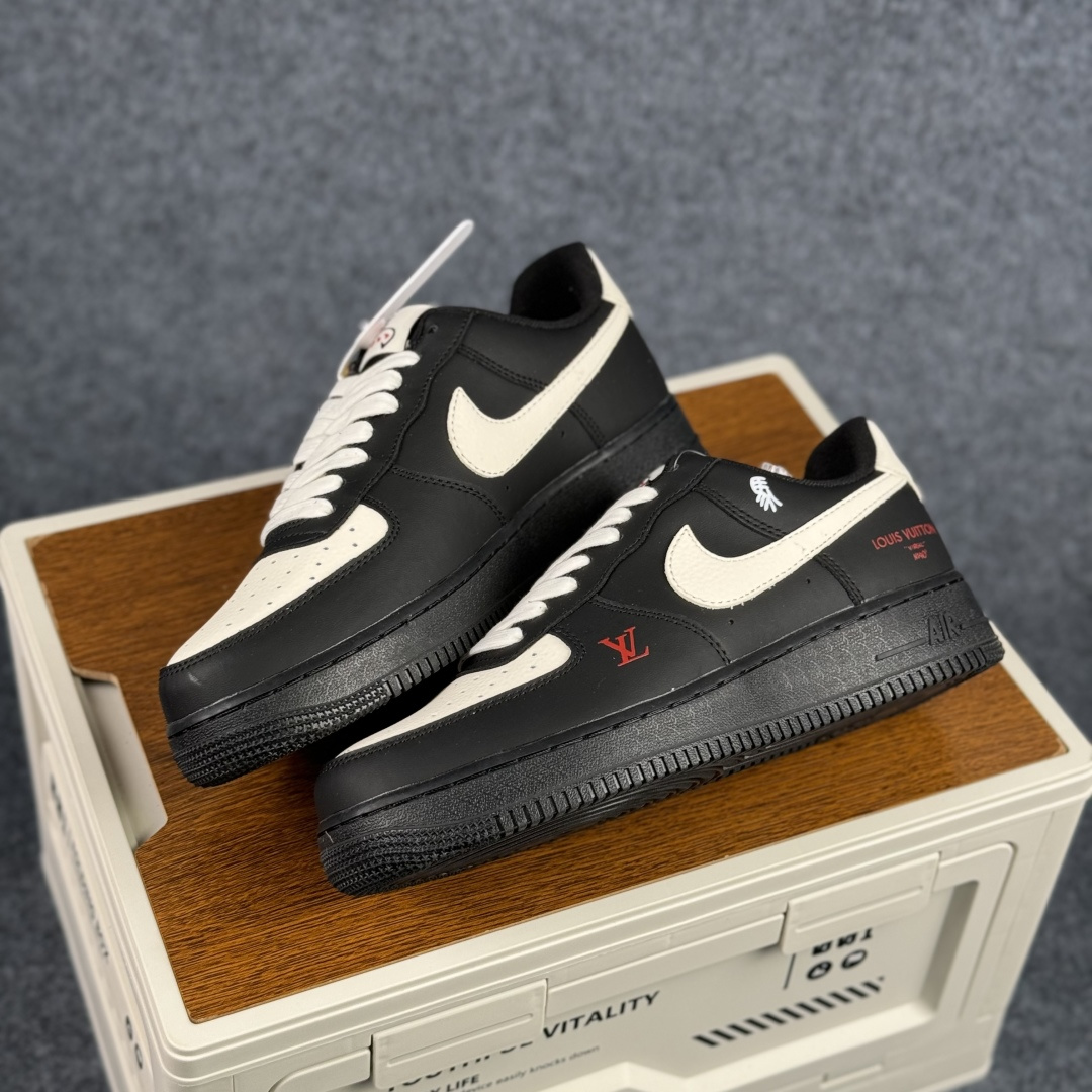 Nike Air Force 1'07 Low 马年限定 墨白凝脂 空军一号低帮休闲板鞋 FV3694-104 Nike Air Force 1'07 Low 马年限定 墨白凝脂 空军一号低帮休闲板鞋 FV3694-104