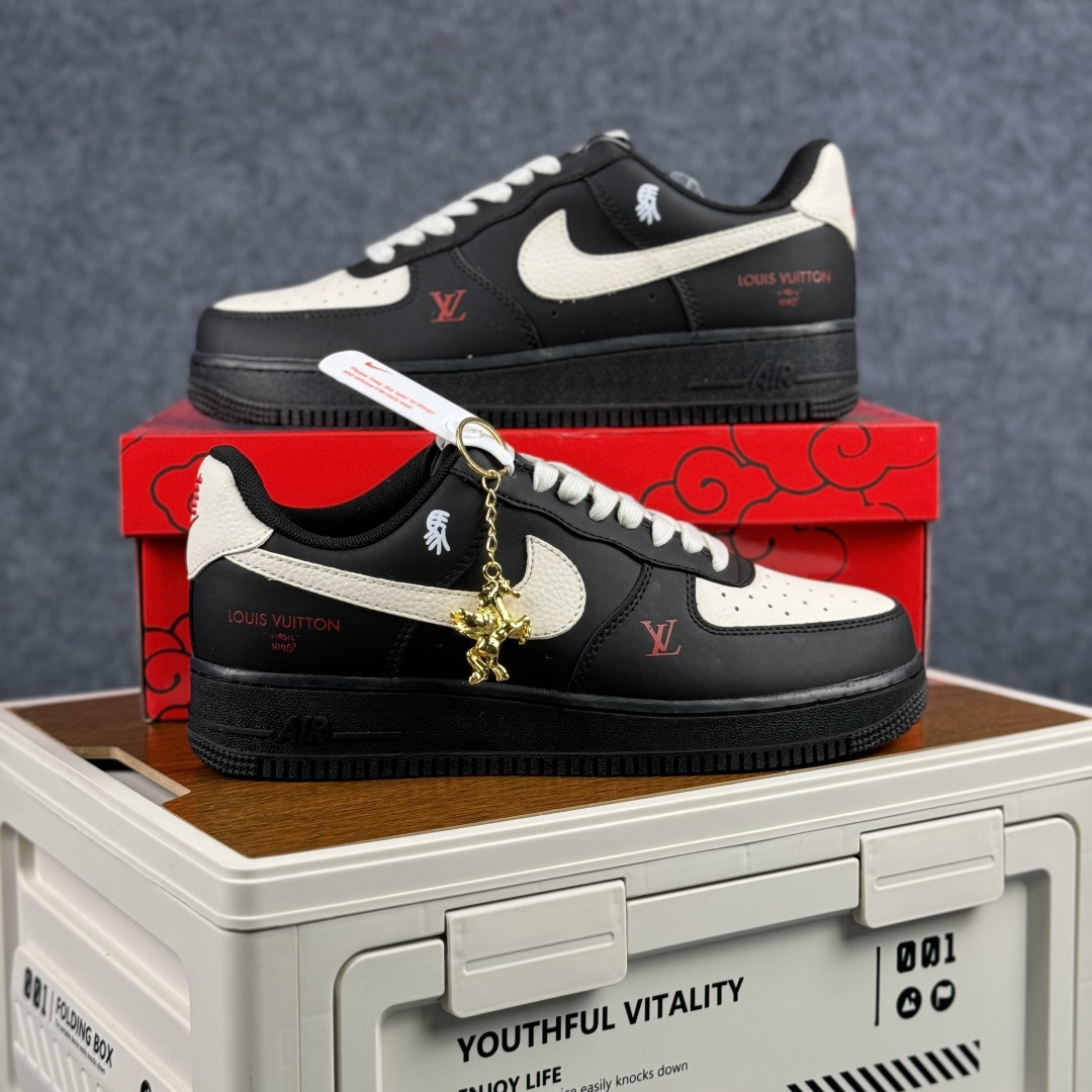 Nike Air Force 1'07 Low 马年限定 墨白凝脂 空军一号低帮休闲板鞋 FV3694-104 Nike Air Force 1'07 Low 马年限定 墨白凝脂 空军一号低帮休闲板鞋 FV3694-104