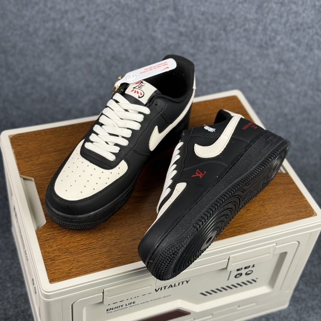 Nike Air Force 1'07 Low 马年限定 墨白凝脂 空军一号低帮休闲板鞋 FV3694-104 Nike Air Force 1'07 Low 马年限定 墨白凝脂 空军一号低帮休闲板鞋 FV3694-104