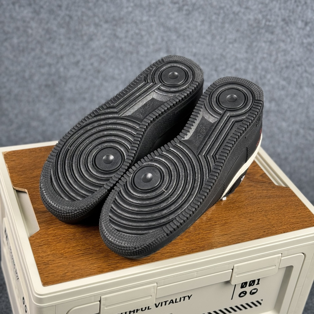 Nike Air Force 1'07 Low 马年限定 墨白凝脂 空军一号低帮休闲板鞋 FV3694-104 Nike Air Force 1'07 Low 马年限定 墨白凝脂 空军一号低帮休闲板鞋 FV3694-104