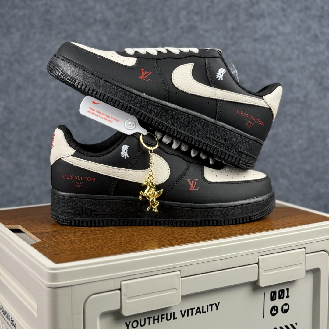 Nike Air Force 1'07 Low 马年限定 墨白凝脂 空军一号低帮休闲板鞋 FV3694-104 Nike Air Force 1'07 Low 马年限定 墨白凝脂 空军一号低帮休闲板鞋 FV3694-104