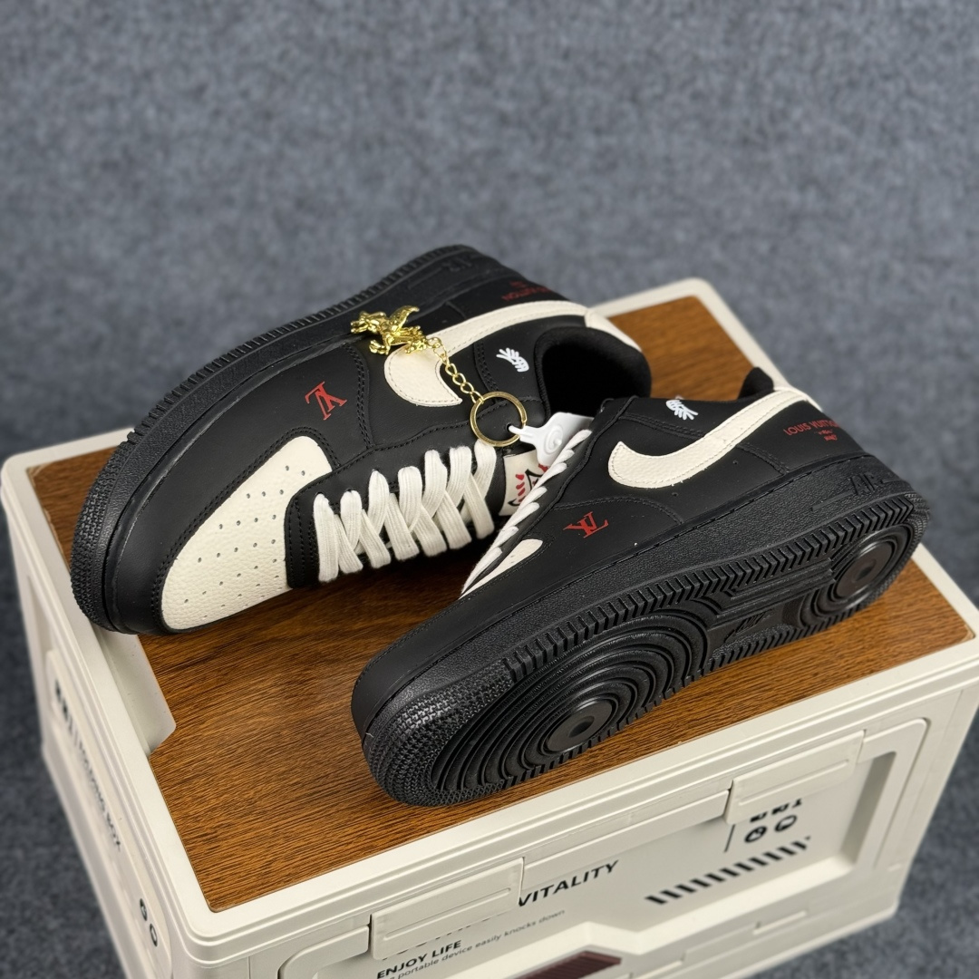 Nike Air Force 1'07 Low 马年限定 墨白凝脂 空军一号低帮休闲板鞋 FV3694-104 Nike Air Force 1'07 Low 马年限定 墨白凝脂 空军一号低帮休闲板鞋 FV3694-104