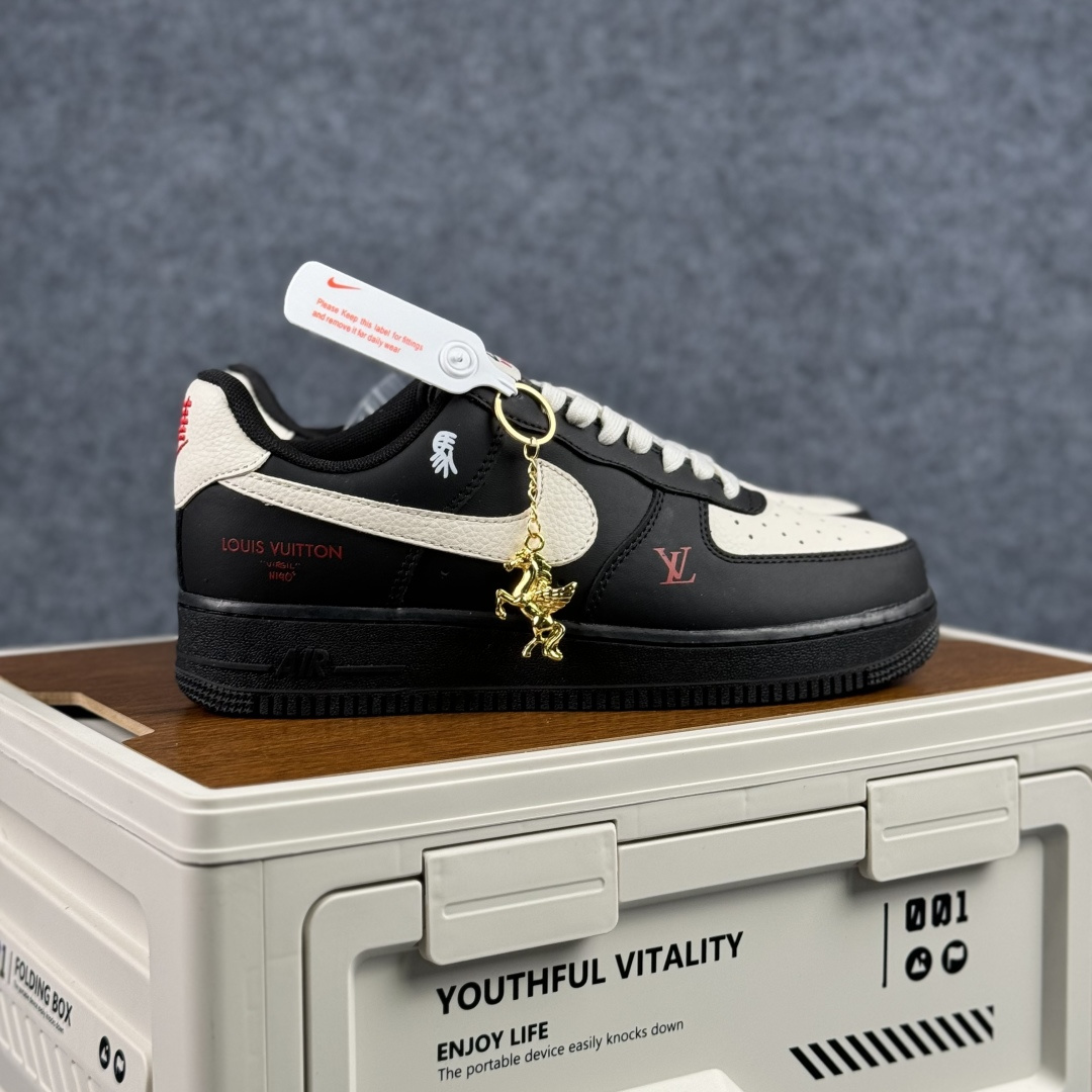Nike Air Force 1’07 Low 马年限定 墨白凝脂 空军一号低帮休闲板鞋 FV3694-104 Nike Air Force 1’07 Low 马年限定 墨白凝脂 空军一号低帮休闲板鞋 FV3694-104