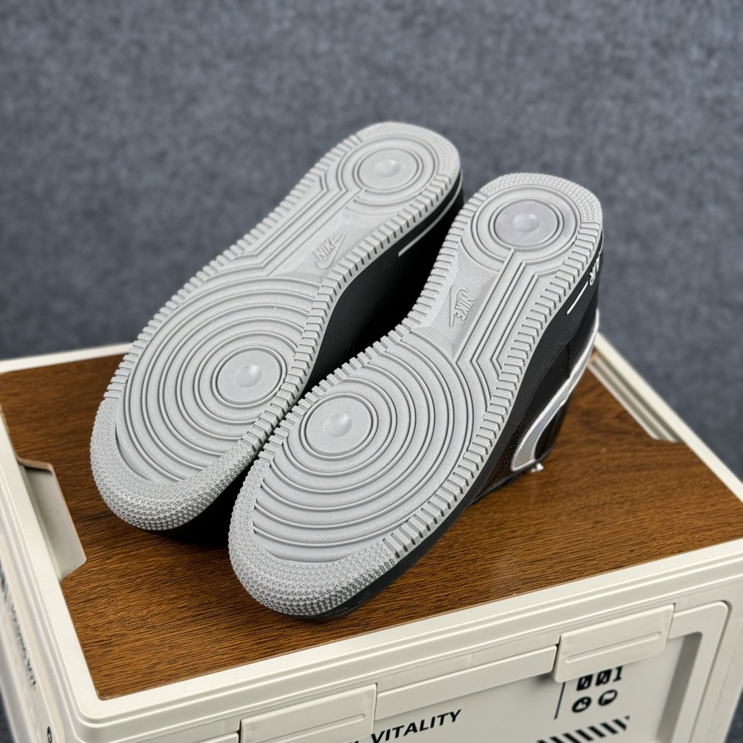 Nike Air Force 1'07 Low 墨夜幻银 空军一号低帮休闲板鞋 FZ0627-010 Nike Air Force 1'07 Low 墨夜幻银 空军一号低帮休闲板鞋 FZ0627-010