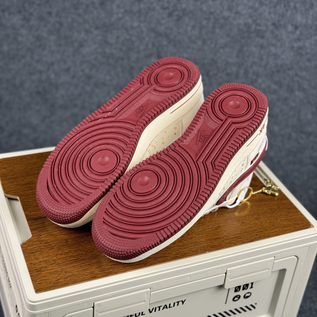 Nike Air Force 1'07 Low 米白酒红 空军一号低帮休闲板鞋 XL1982-336 Nike Air Force 1'07 Low 米白酒红 空军一号低帮休闲板鞋 XL1982-336
