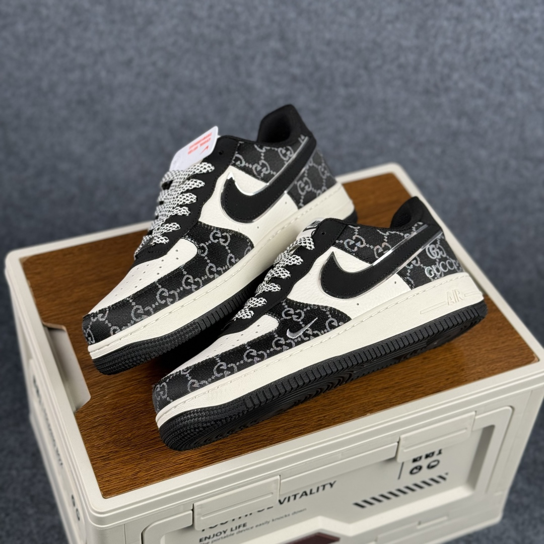 Nike Air Force 1'07 Low 黑白经典配色 空军一号低帮休闲板鞋 MM3399-810 Nike Air Force 1'07 Low 黑白经典配色 空军一号低帮休闲板鞋 MM3399-810