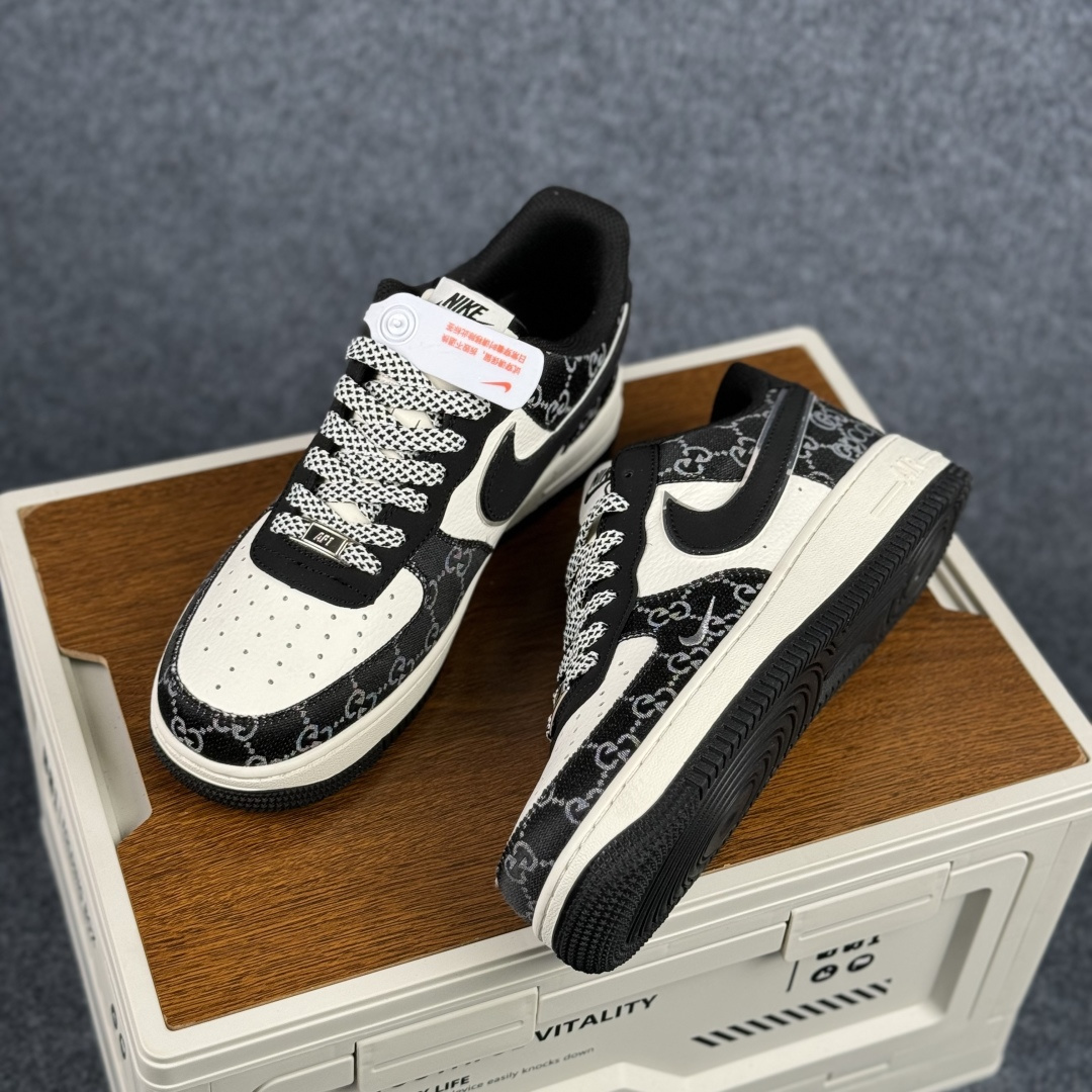 Nike Air Force 1'07 Low 黑白经典配色 空军一号低帮休闲板鞋 MM3399-810 Nike Air Force 1'07 Low 黑白经典配色 空军一号低帮休闲板鞋 MM3399-810