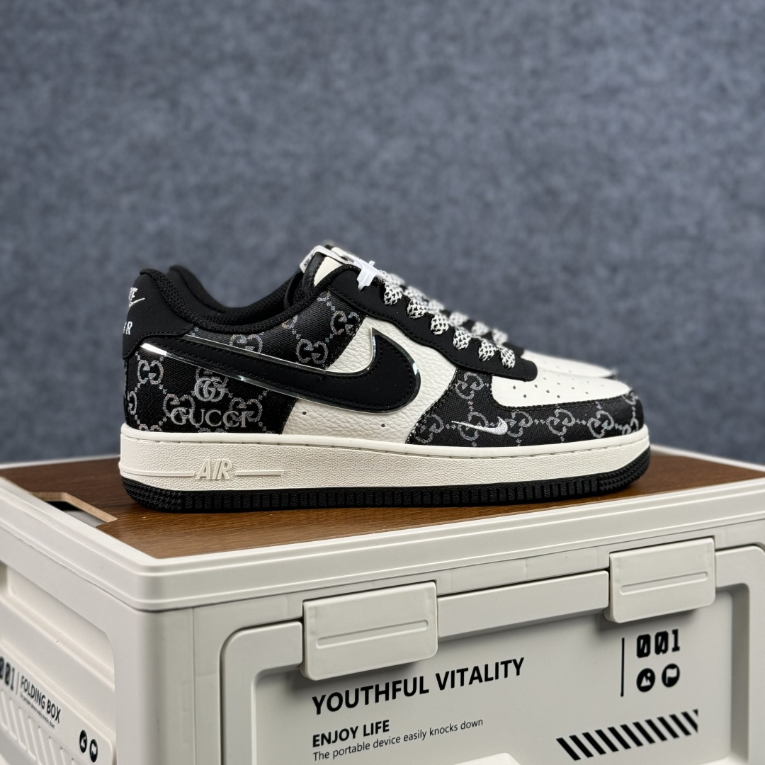 Nike Air Force 1’07 Low 黑白经典配色 空军一号低帮休闲板鞋 MM3399-810 Nike Air Force 1’07 Low 黑白经典配色 空军一号低帮休闲板鞋 MM3399-810