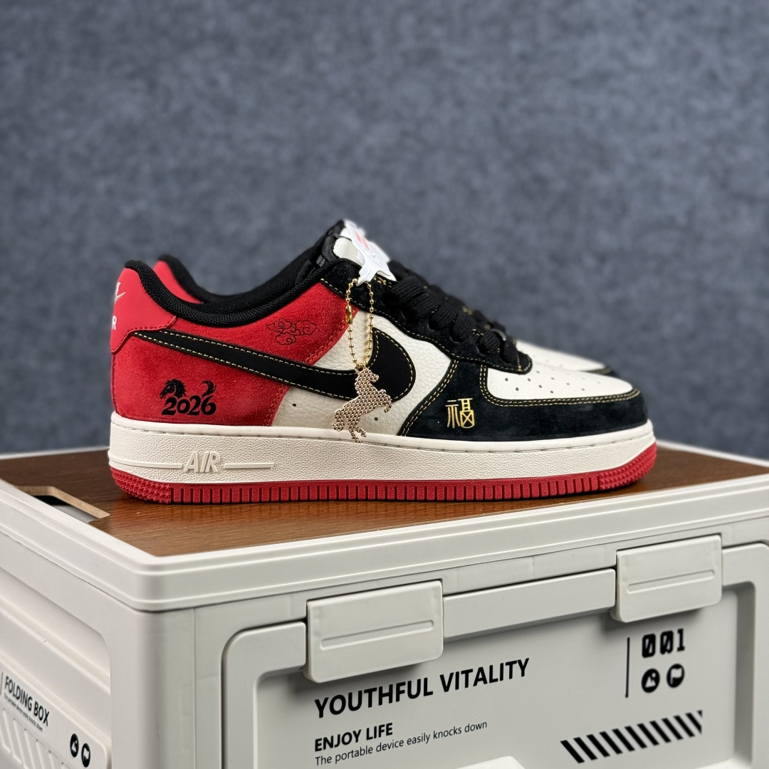 Nike Air Force 1’07 Low 黑白红撞色 空军一号低帮休闲板鞋 HT5088-618 Nike Air Force 1’07 Low 黑白红撞色 空军一号低帮休闲板鞋 HT5088-618
