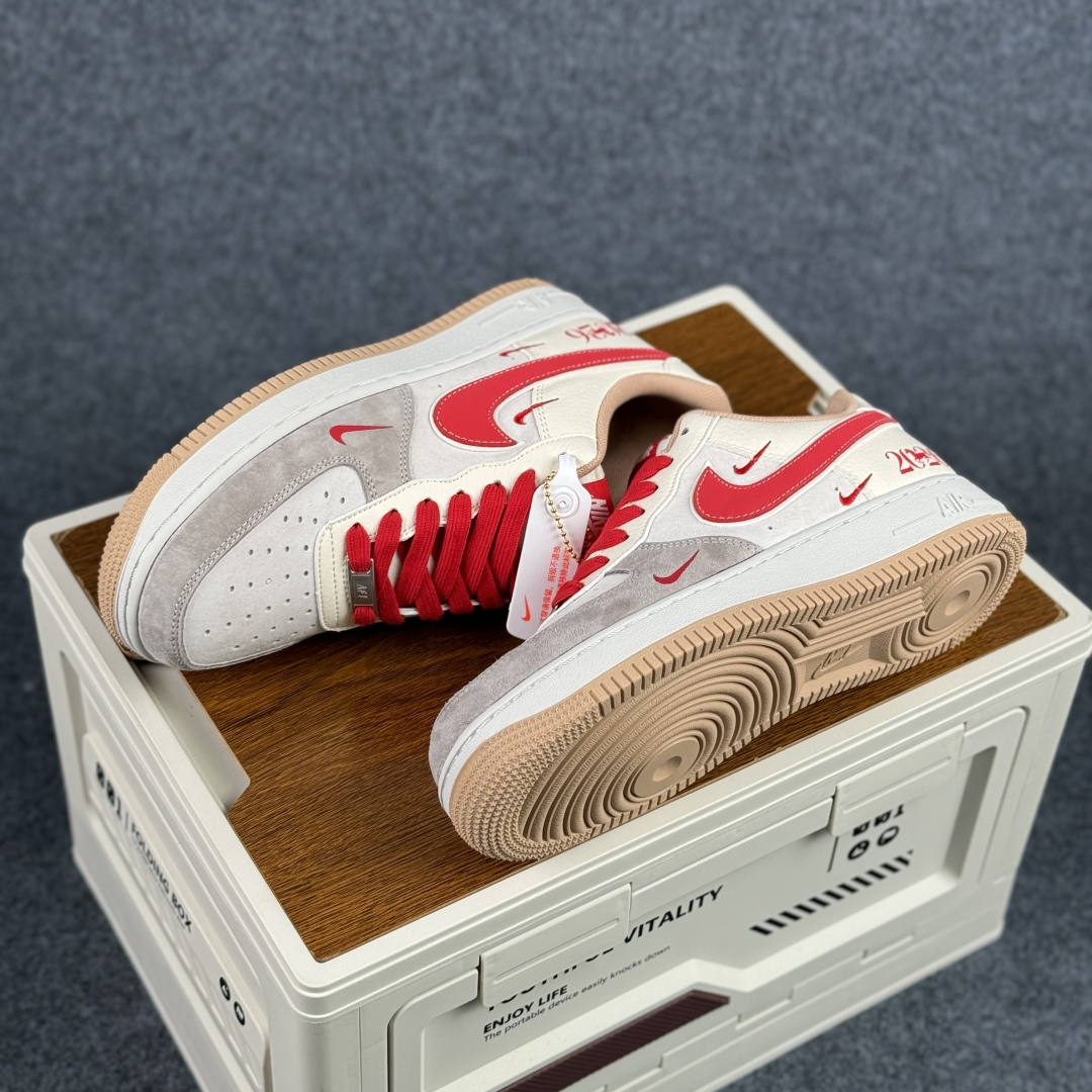 260 Nike Air Force 1 Low 2026 丙午马年限定 米白灰 空军一号低帮休闲鞋 XT6998-100-Chinese UA Cheap High Quatity Brand Clothes Bags handbags Sneakers wholesale wholesaler seller from China Factory suppliers Fashion Clothing Shoes best Quality Beautiful Price 260 Nike Air Force 1 Low 2026 丙午马年限定 米白灰 空军一号低帮休闲鞋 XT6998-100