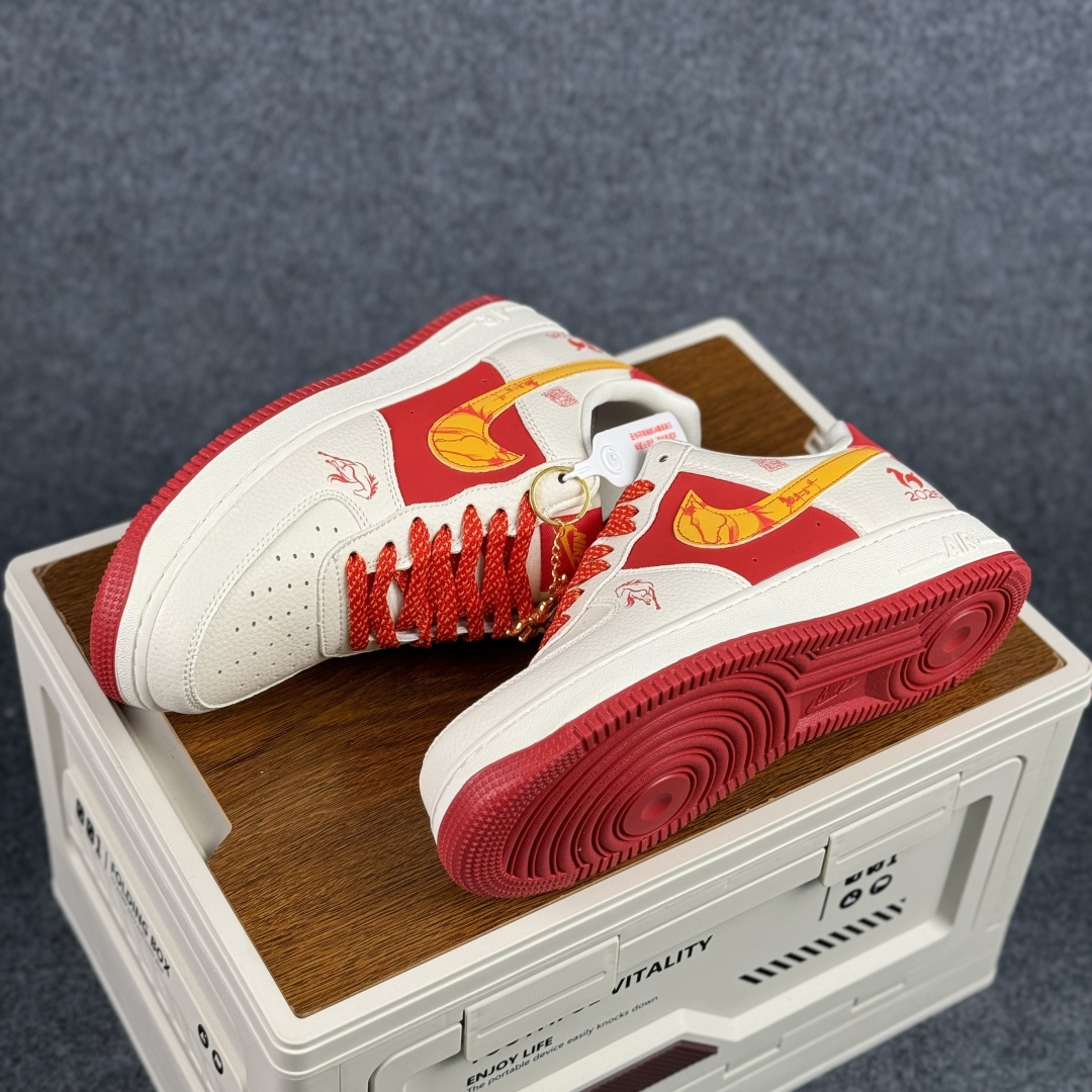 260 Nike Air Force 1 Low 2026 丙午马年限定款 米白红 空军一号低帮休闲鞋 DQ6628-165