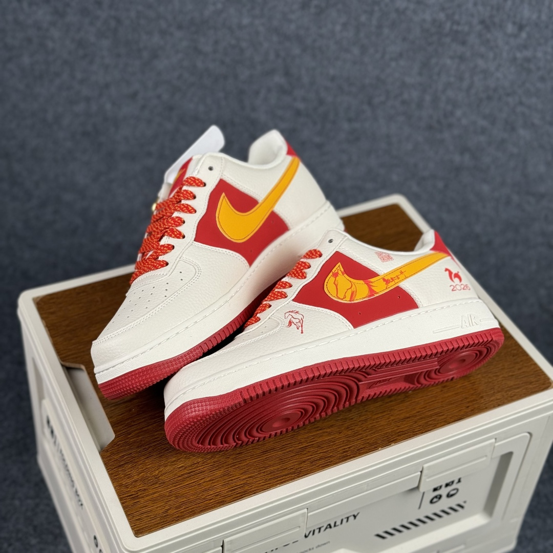260 Nike Air Force 1 Low 2026 丙午马年限定款 米白红 空军一号低帮休闲鞋 DQ6628-165