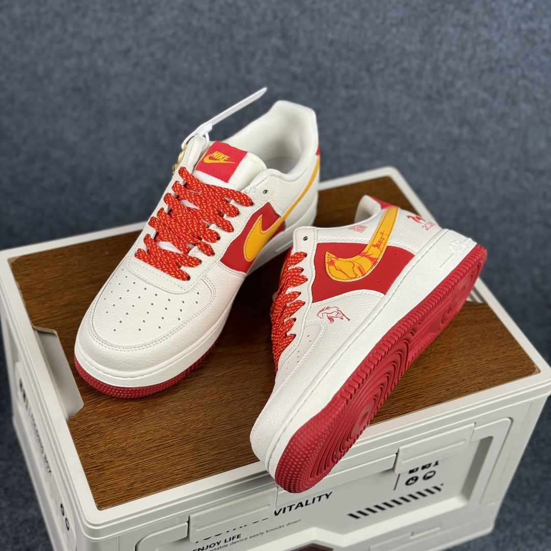 260 Nike Air Force 1 Low 2026 丙午马年限定款 米白红 空军一号低帮休闲鞋 DQ6628-165