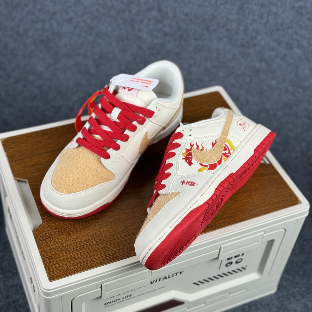 280 Nike SB Dunk Low2026马年限定 米白卡其麂皮拼接 高端定制 低帮休闲板鞋 FC1688-258-Chinese UA Cheap High Quatity Brand Clothes Bags handbags Sneakers wholesale wholesaler seller from China Factory suppliers Fashion Clothing Shoes best Quality Beautiful Price 280 Nike SB Dunk Low2026马年限定 米白卡其麂皮拼接 高端定制 低帮休闲板鞋 FC1688-258