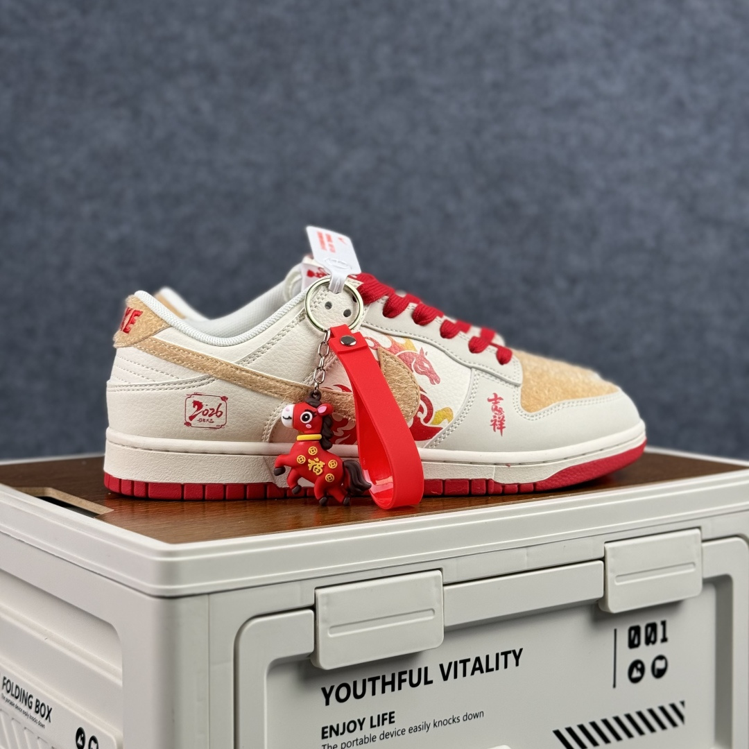 280 Nike SB Dunk Low2026马年限定 米白卡其麂皮拼接 高端定制 低帮休闲板鞋 FC1688-258-Chinese UA Cheap High Quatity Brand Clothes Bags handbags Sneakers wholesale wholesaler seller from China Factory suppliers Fashion Clothing Shoes best Quality Beautiful Price 280 Nike SB Dunk Low2026马年限定 米白卡其麂皮拼接 高端定制 低帮休闲板鞋 FC1688-258