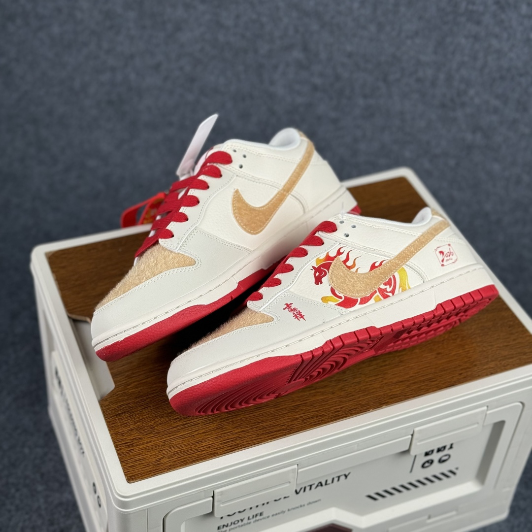 280 Nike SB Dunk Low2026马年限定 米白卡其麂皮拼接 高端定制 低帮休闲板鞋 FC1688-258-Chinese UA Cheap High Quatity Brand Clothes Bags handbags Sneakers wholesale wholesaler seller from China Factory suppliers Fashion Clothing Shoes best Quality Beautiful Price 280 Nike SB Dunk Low2026马年限定 米白卡其麂皮拼接 高端定制 低帮休闲板鞋 FC1688-258
