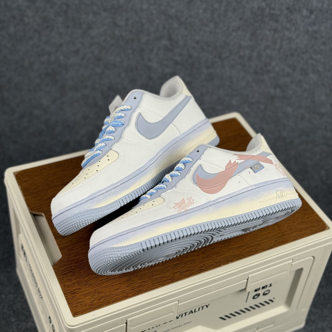 260 Nike Air Force 1'07 Low ”Spring Field” 手绘涂鸦 春野甜序 空军一号低帮休闲板鞋 DB3301-171-Chinese UA Cheap High Quatity Brand Clothes Bags handbags Sneakers wholesale wholesaler seller from China Factory suppliers Fashion Clothing Shoes best Quality Beautiful Price 260 Nike Air Force 1'07 Low ”Spring Field” 手绘涂鸦 春野甜序 空军一号低帮休闲板鞋 DB3301-171