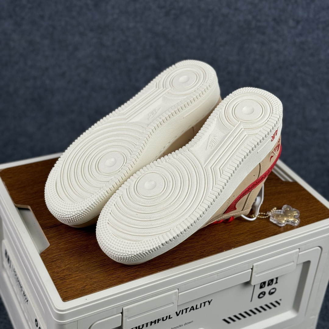 260 Nike Air Force 1'07 Low 马年限定 赤砂丹红 空军一号低帮休闲板鞋 DF0188-130-Chinese UA Cheap High Quatity Brand Clothes Bags handbags Sneakers wholesale wholesaler seller from China Factory suppliers Fashion Clothing Shoes best Quality Beautiful Price 260 Nike Air Force 1'07 Low 马年限定 赤砂丹红 空军一号低帮休闲板鞋 DF0188-130