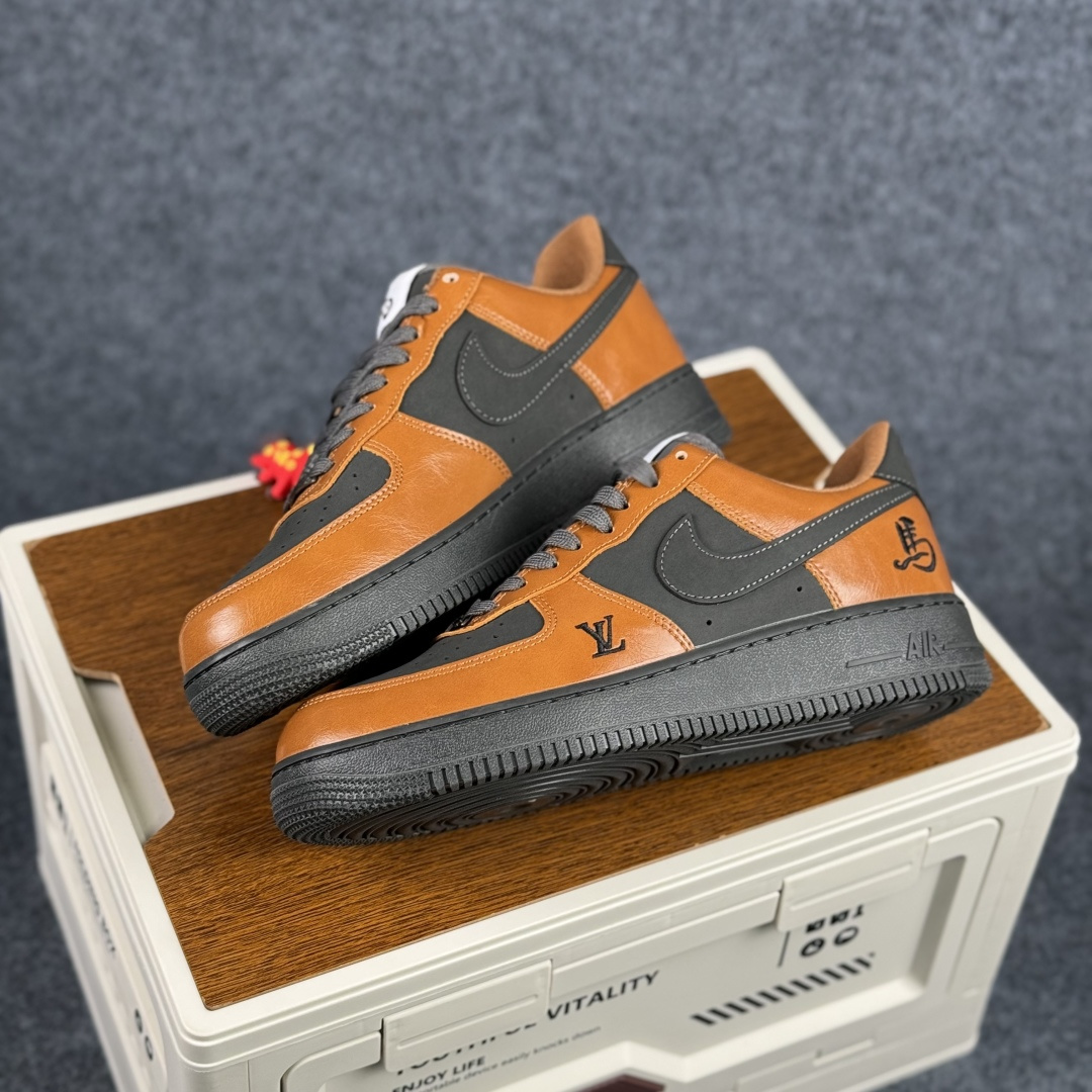 260 Nike Air Force 1'07 Low 马年限定 焦糖炭黑 空军一号低帮休闲板鞋 XY9025-009-Chinese UA Cheap High Quatity Brand Clothes Bags handbags Sneakers wholesale wholesaler seller from China Factory suppliers Fashion Clothing Shoes best Quality Beautiful Price 260 Nike Air Force 1'07 Low 马年限定 焦糖炭黑 空军一号低帮休闲板鞋 XY9025-009