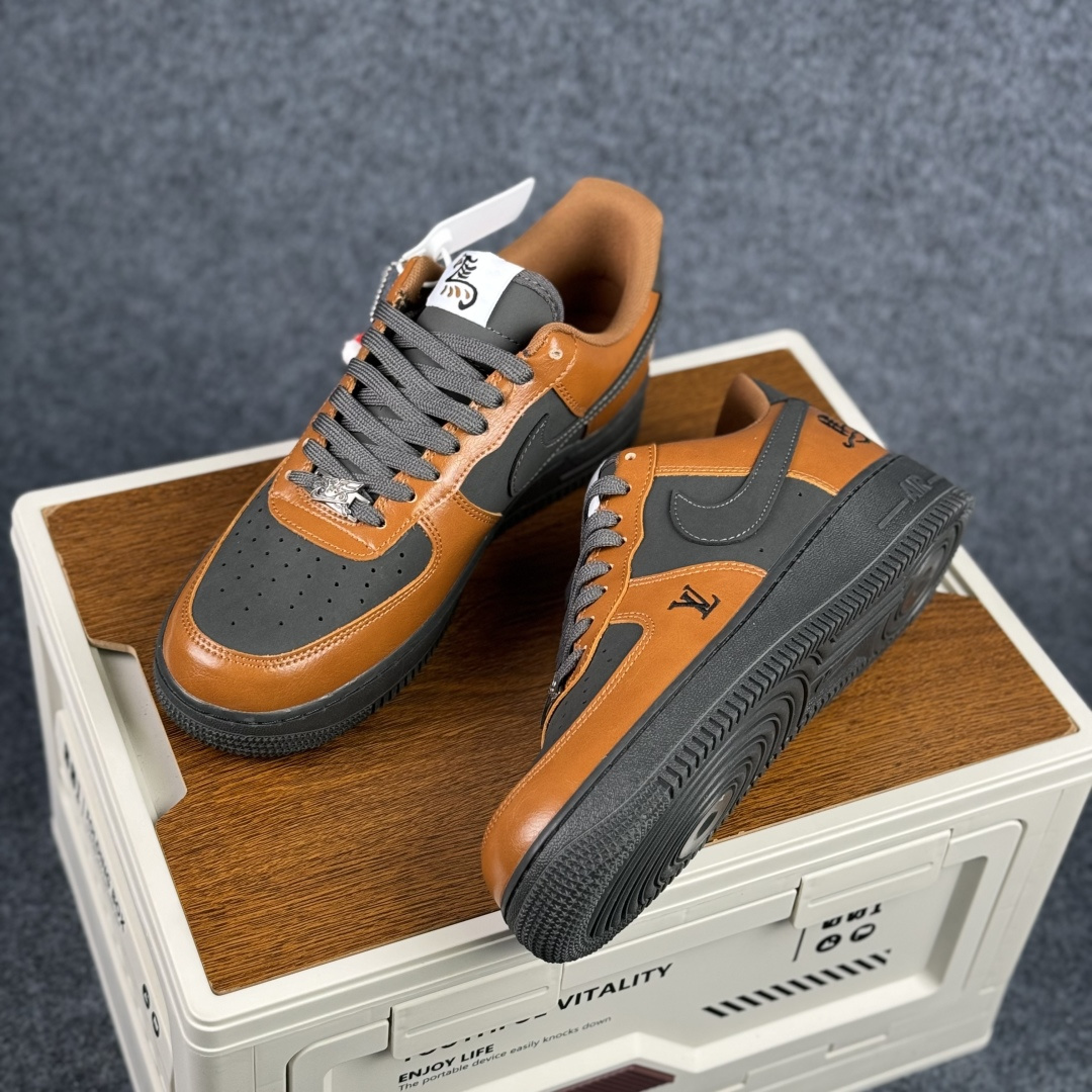 260 Nike Air Force 1'07 Low 马年限定 焦糖炭黑 空军一号低帮休闲板鞋 XY9025-009-Chinese UA Cheap High Quatity Brand Clothes Bags handbags Sneakers wholesale wholesaler seller from China Factory suppliers Fashion Clothing Shoes best Quality Beautiful Price 260 Nike Air Force 1'07 Low 马年限定 焦糖炭黑 空军一号低帮休闲板鞋 XY9025-009