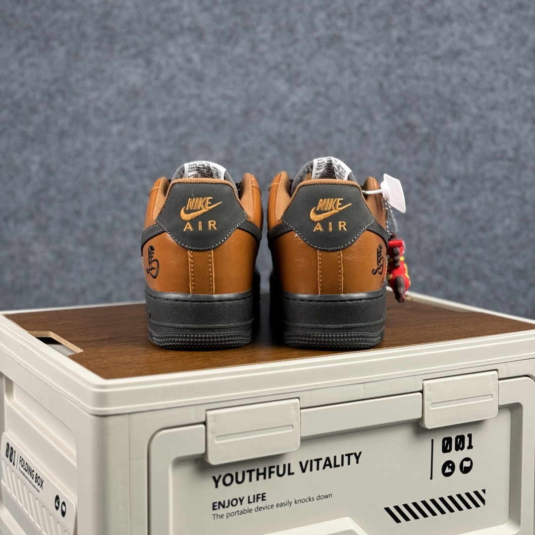260 Nike Air Force 1'07 Low 马年限定 焦糖炭黑 空军一号低帮休闲板鞋 XY9025-009-Chinese UA Cheap High Quatity Brand Clothes Bags handbags Sneakers wholesale wholesaler seller from China Factory suppliers Fashion Clothing Shoes best Quality Beautiful Price 260 Nike Air Force 1'07 Low 马年限定 焦糖炭黑 空军一号低帮休闲板鞋 XY9025-009
