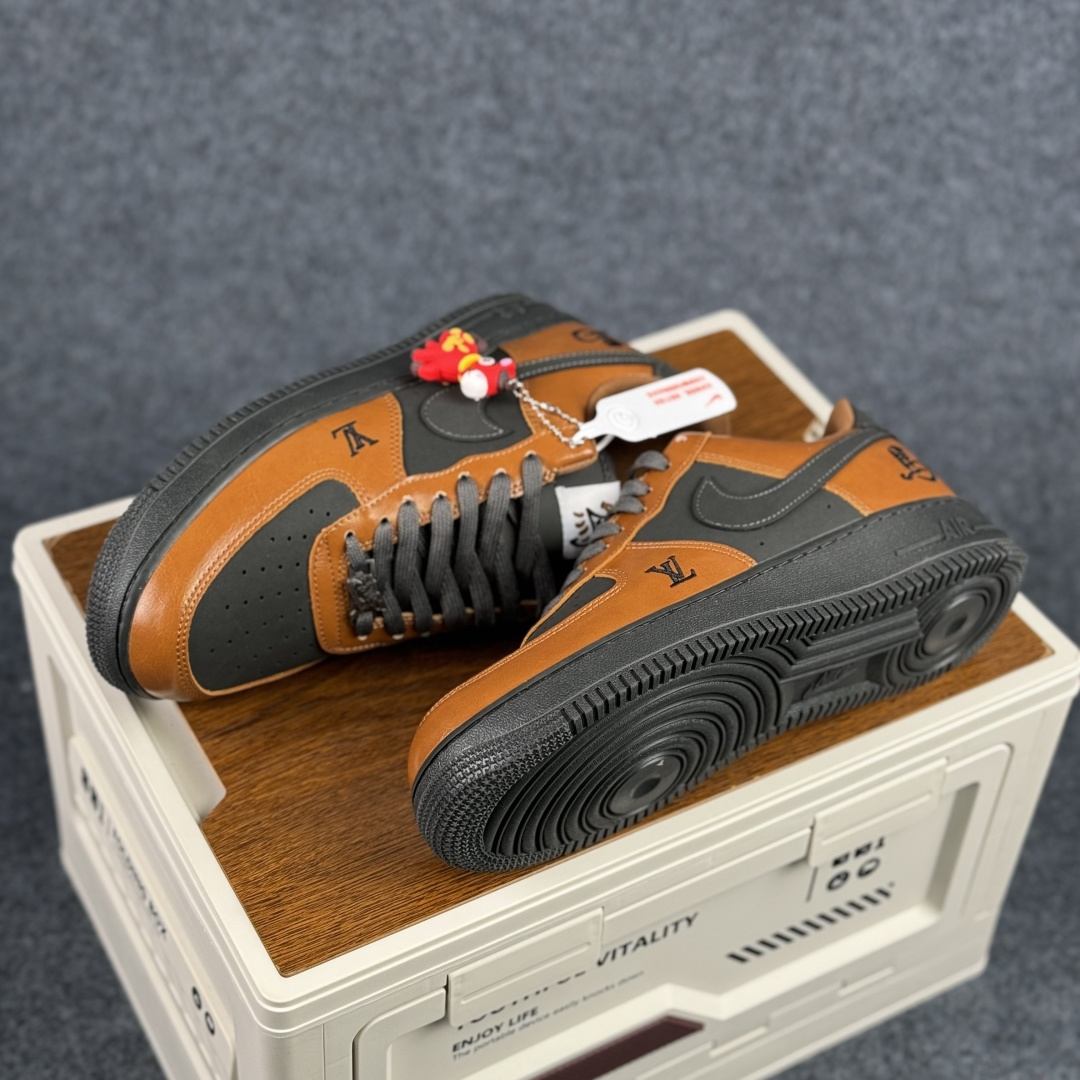 260 Nike Air Force 1'07 Low 马年限定 焦糖炭黑 空军一号低帮休闲板鞋 XY9025-009-Chinese UA Cheap High Quatity Brand Clothes Bags handbags Sneakers wholesale wholesaler seller from China Factory suppliers Fashion Clothing Shoes best Quality Beautiful Price 260 Nike Air Force 1'07 Low 马年限定 焦糖炭黑 空军一号低帮休闲板鞋 XY9025-009