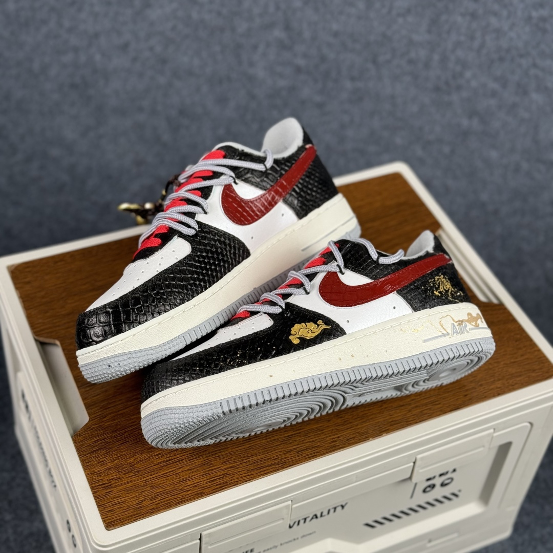 260 Nike Air Force 1'07 Low ”Ink Pattern Fortune” 手绘涂鸦 马年国风限定 空军一号低帮休闲板鞋 DX2697-111-Chinese UA Cheap High Quatity Brand Clothes Bags handbags Sneakers wholesale wholesaler seller from China Factory suppliers Fashion Clothing Shoes best Quality Beautiful Price 260 Nike Air Force 1'07 Low ”Ink Pattern Fortune” 手绘涂鸦 马年国风限定 空军一号低帮休闲板鞋 DX2697-111