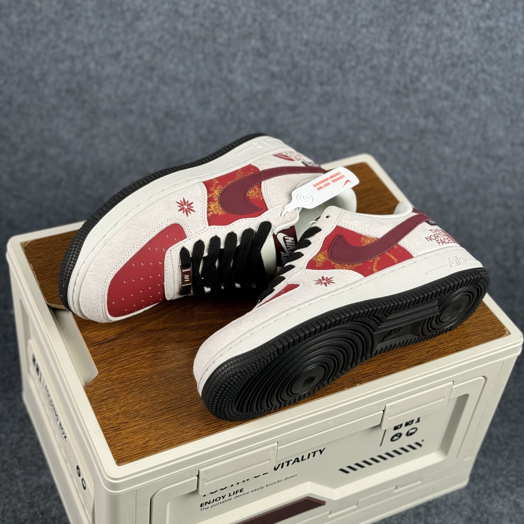 260 Nike Air Force 1'07 Low 北面联名 红白撞色 空军一号低帮休闲板鞋 JP2026-138-Chinese UA Cheap High Quatity Brand Clothes Bags handbags Sneakers wholesale wholesaler seller from China Factory suppliers Fashion Clothing Shoes best Quality Beautiful Price 260 Nike Air Force 1'07 Low 北面联名 红白撞色 空军一号低帮休闲板鞋 JP2026-138