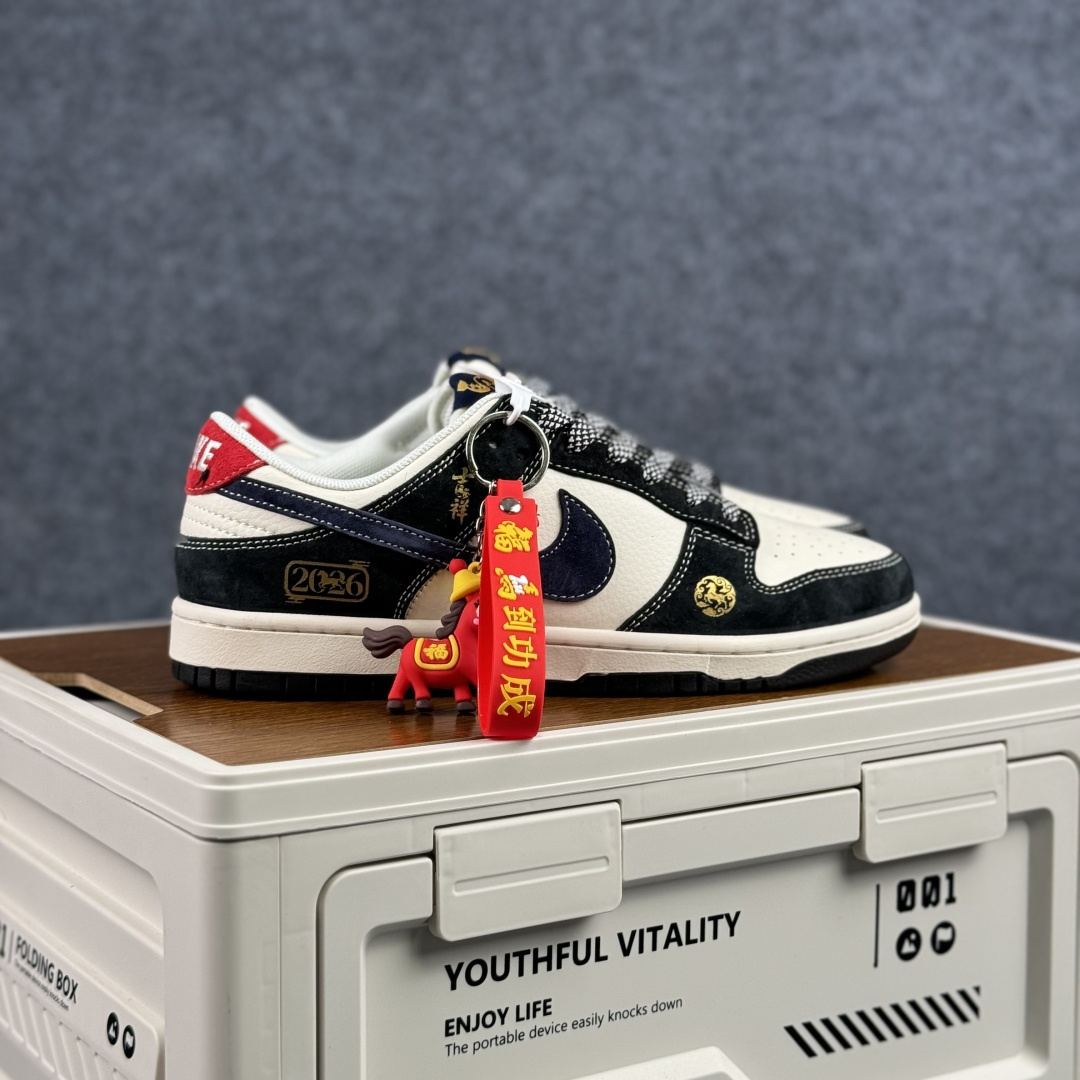 280 2026马年专属Nike Dunk Low FC1688-256 藏蓝与米白的经典撞色打底-Chinese UA Cheap High Quatity Brand Clothes Bags handbags Sneakers wholesale wholesaler seller from China Factory suppliers Fashion Clothing Shoes best Quality Beautiful Price 280 2026马年专属Nike Dunk Low FC1688-256 藏蓝与米白的经典撞色打底