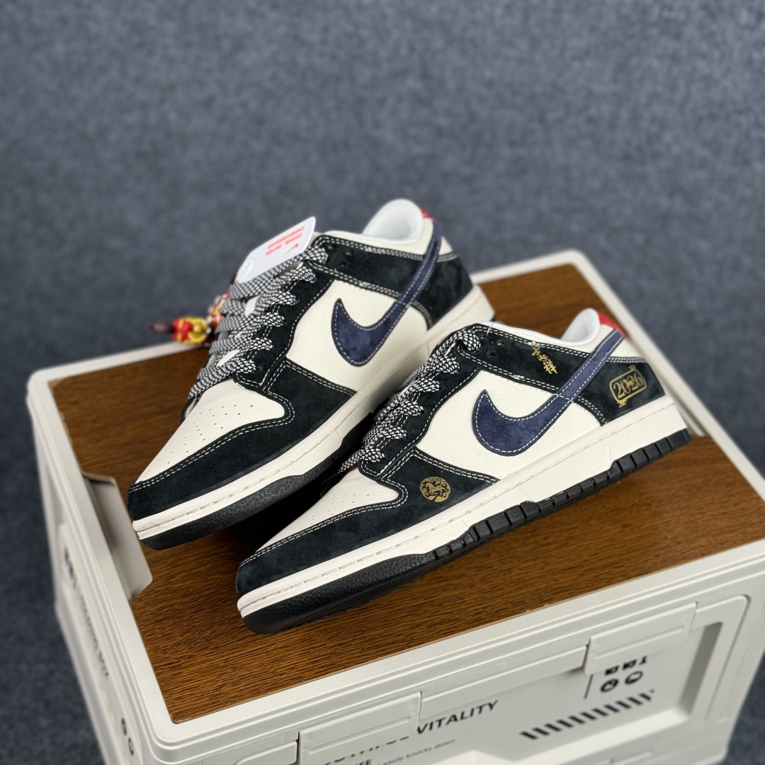 280 2026马年专属Nike Dunk Low FC1688-256 藏蓝与米白的经典撞色打底-Chinese UA Cheap High Quatity Brand Clothes Bags handbags Sneakers wholesale wholesaler seller from China Factory suppliers Fashion Clothing Shoes best Quality Beautiful Price 280 2026马年专属Nike Dunk Low FC1688-256 藏蓝与米白的经典撞色打底