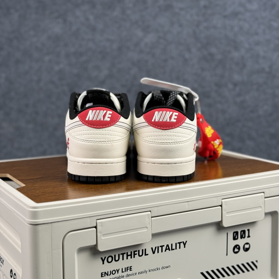 280 2026丙午马年专属Nike Dunk Low ZH2598-808惊艳亮相奶白主调铺陈出温柔的视觉基底-Chinese UA Cheap High Quatity Brand Clothes Bags handbags Sneakers wholesale wholesaler seller from China Factory suppliers Fashion Clothing Shoes best Quality Beautiful Price 280 2026丙午马年专属Nike Dunk Low ZH2598-808惊艳亮相奶白主调铺陈出温柔的视觉基底
