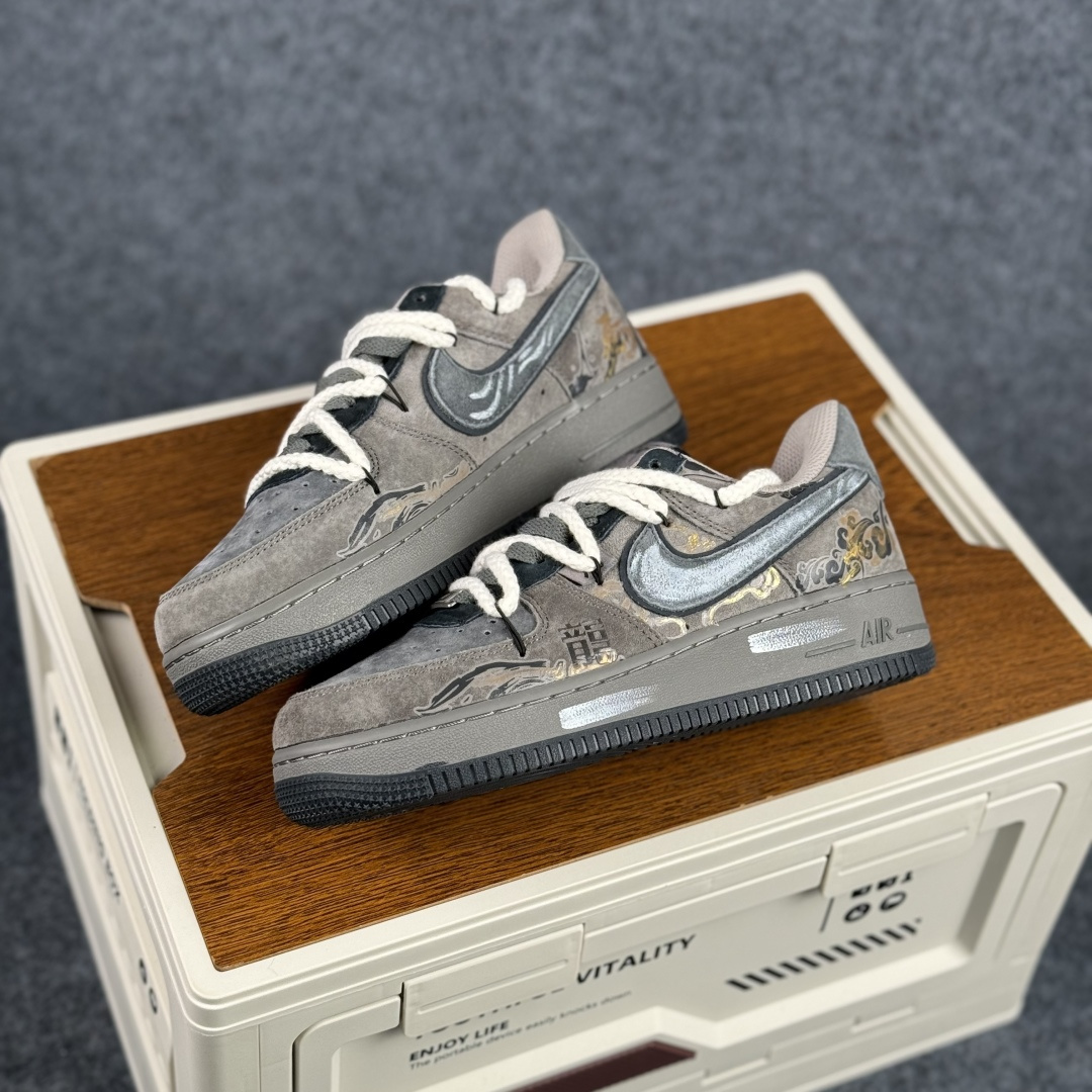 260 Nike Air Force 1'07 Low ”Dragon & Horse Spirit” 手绘涂鸦 马年国风限定 空军一号低帮休闲板鞋 CD1221-680-Chinese UA Cheap High Quatity Brand Clothes Bags handbags Sneakers wholesale wholesaler seller from China Factory suppliers Fashion Clothing Shoes best Quality Beautiful Price 260 Nike Air Force 1'07 Low ”Dragon & Horse Spirit” 手绘涂鸦 马年国风限定 空军一号低帮休闲板鞋 CD1221-680